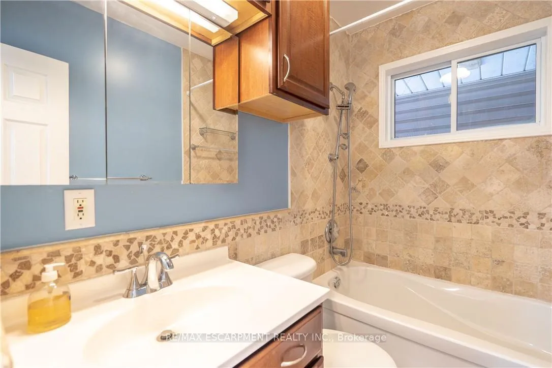 Photo 14 of Unit 1, 107 West 33rd Street, Hamilton, Westcliffe — HOMEH