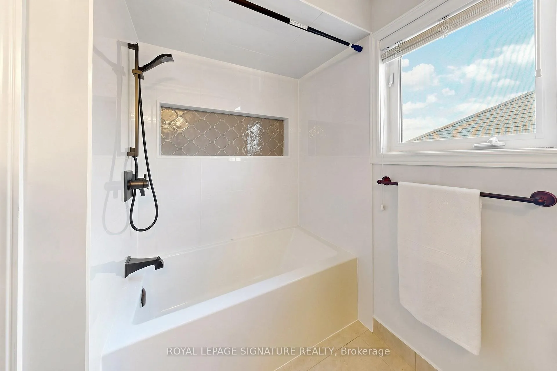 Photo 33 of 15 Evans Ridge, Caledon, Bolton North — HOMEH
