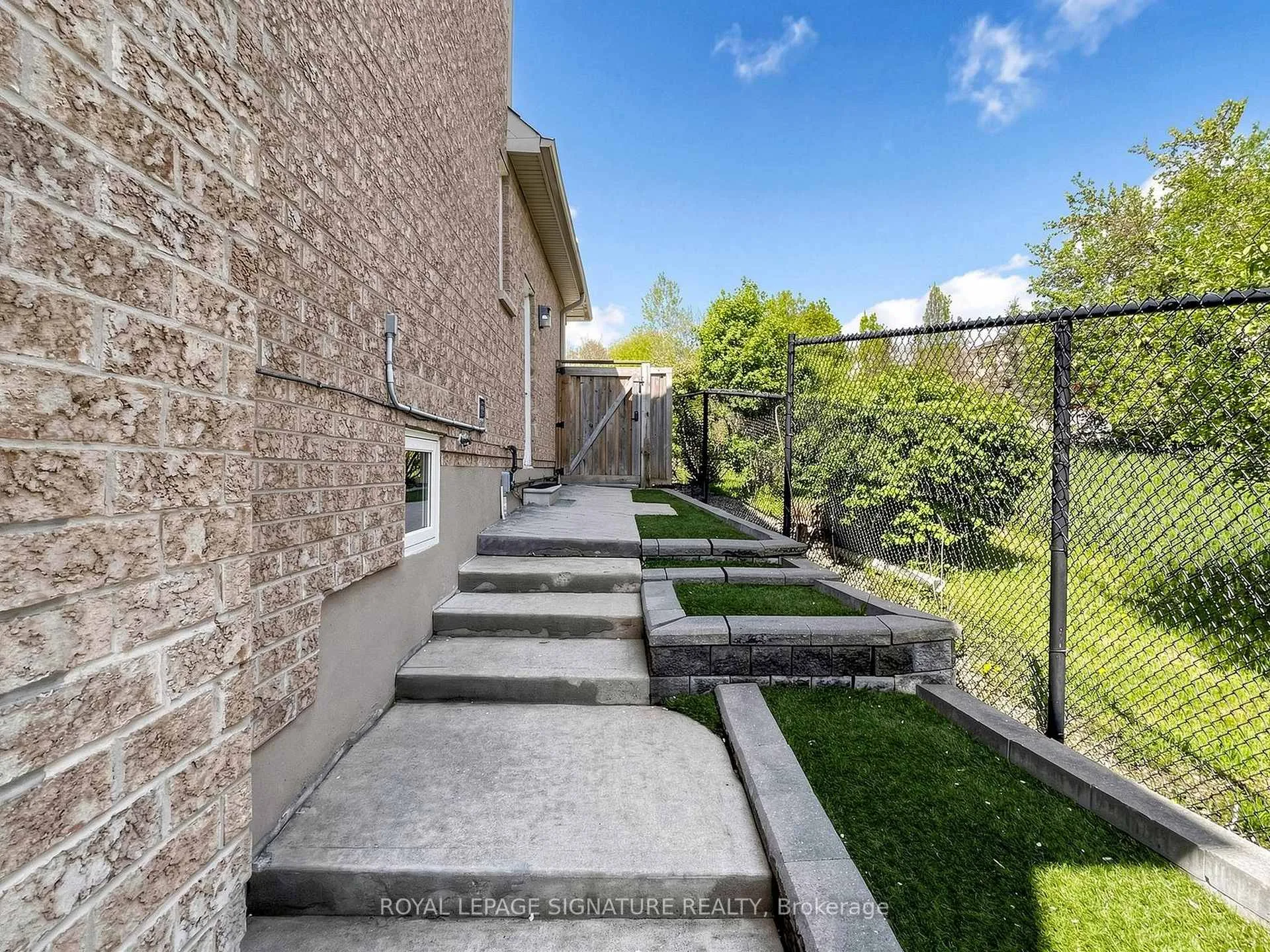 Photo 47 of 15 Evans Ridge, Caledon, Bolton North — HOMEH