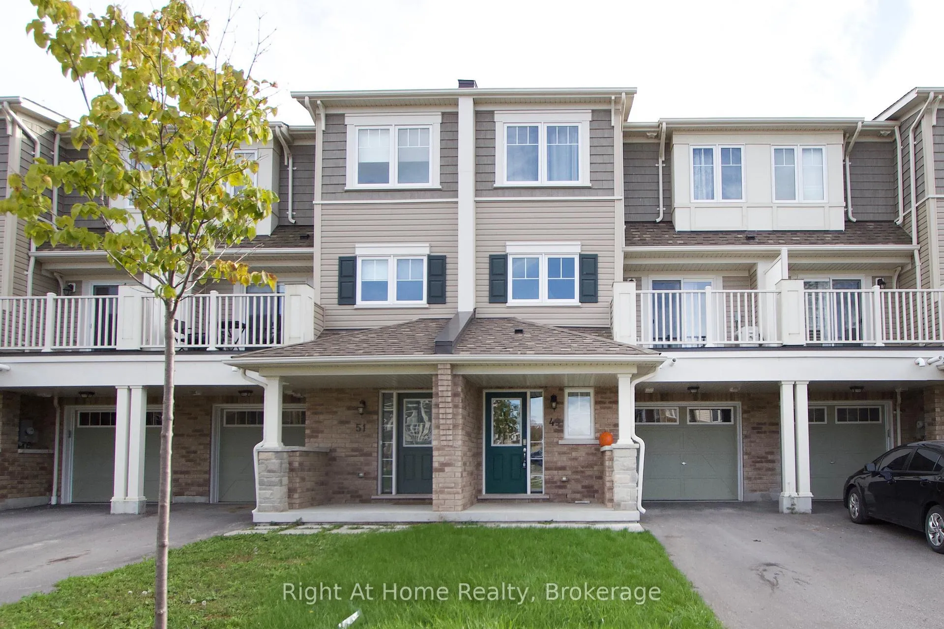 Photo 2 of 49 Far North Court, Oshawa, Windfields — HOMEH