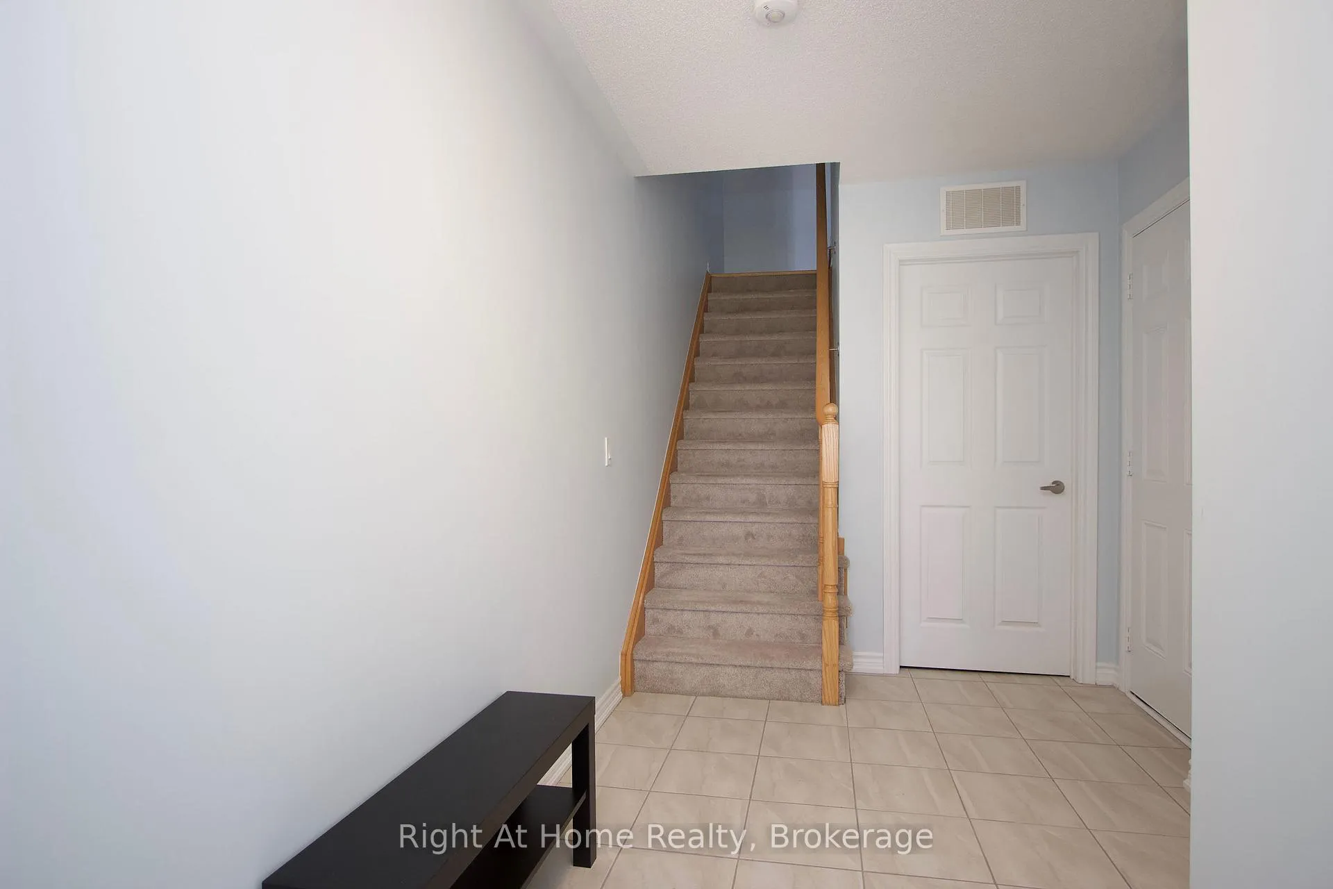 Photo 4 of 49 Far North Court, Oshawa, Windfields — HOMEH