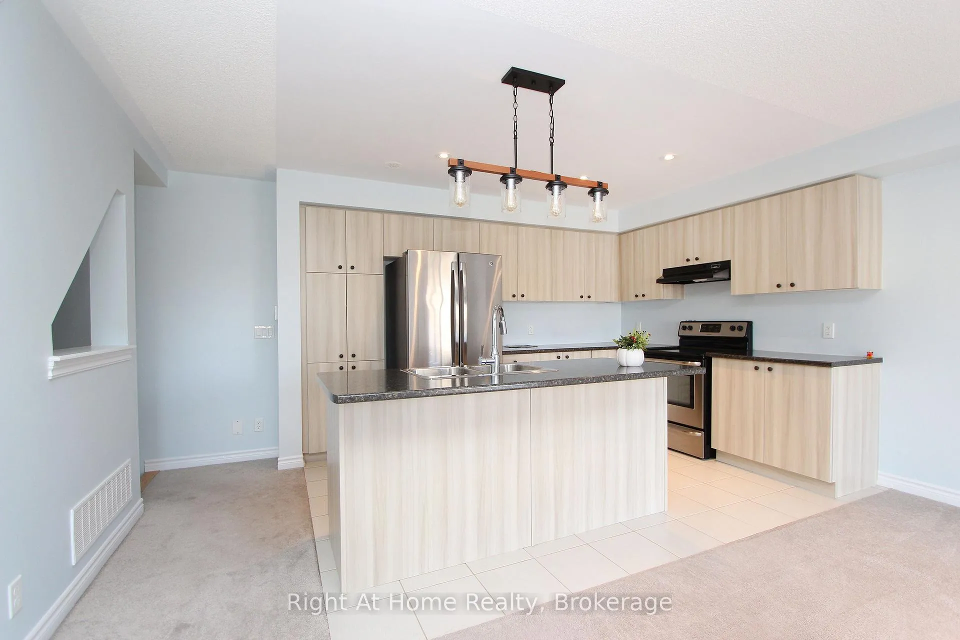 Photo 6 of 49 Far North Court, Oshawa, Windfields — HOMEH