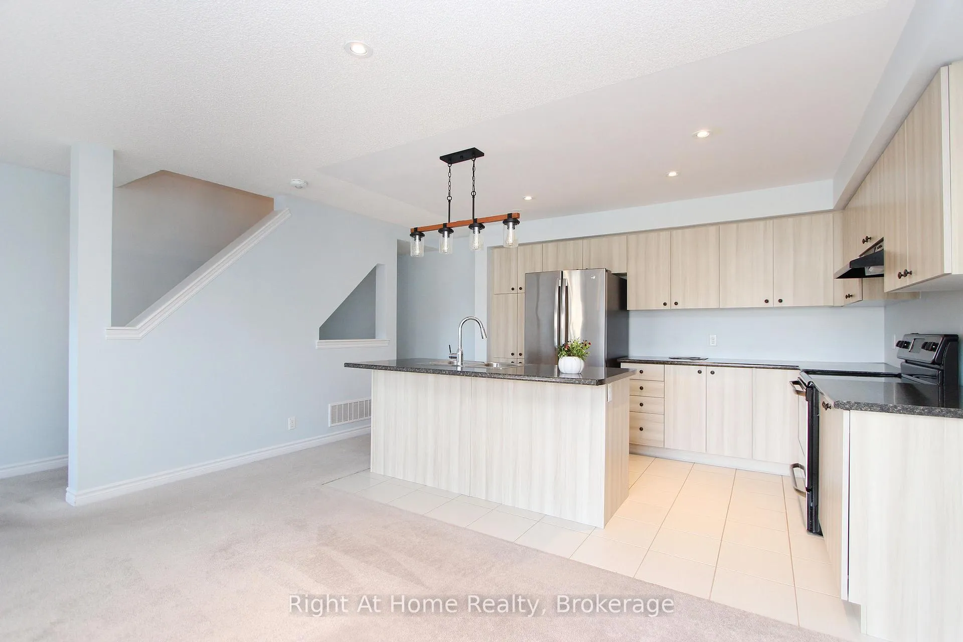 Photo 7 of 49 Far North Court, Oshawa, Windfields — HOMEH