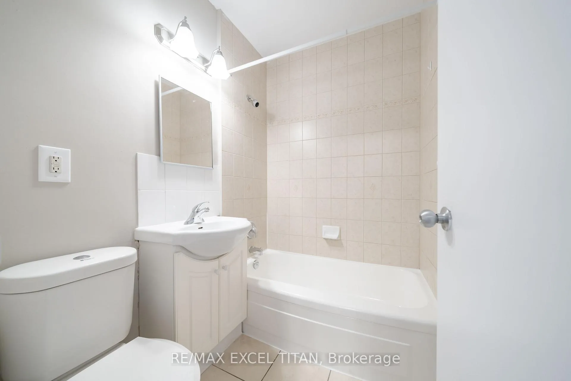 Photo 6 of Unit 347D, 468 Ottawa Street, Hamilton, Corktown — HOMEH