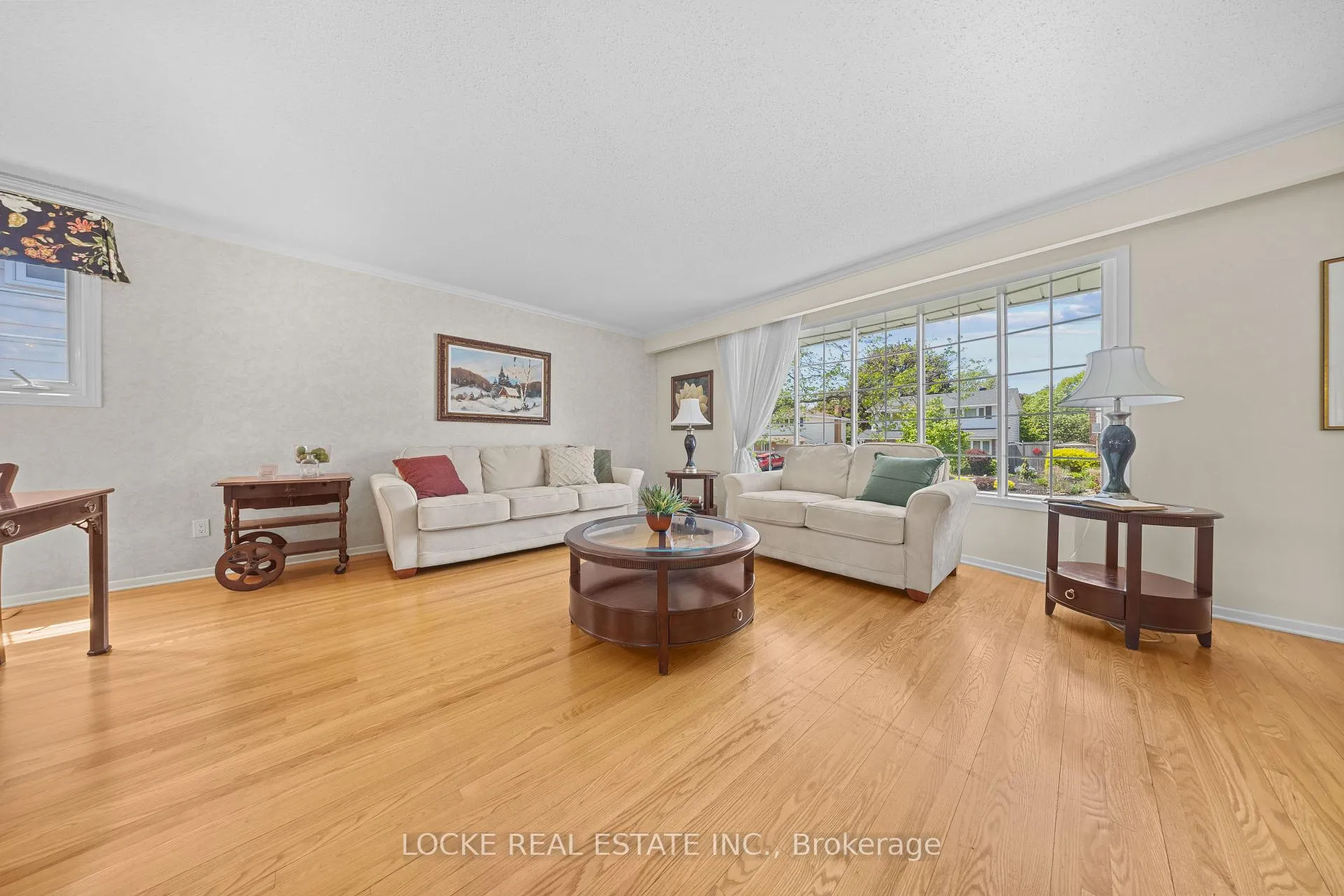 Photo 4 of 33 Eastpark Drive, Ottawa, Blackburn Hamlet — HOMEH