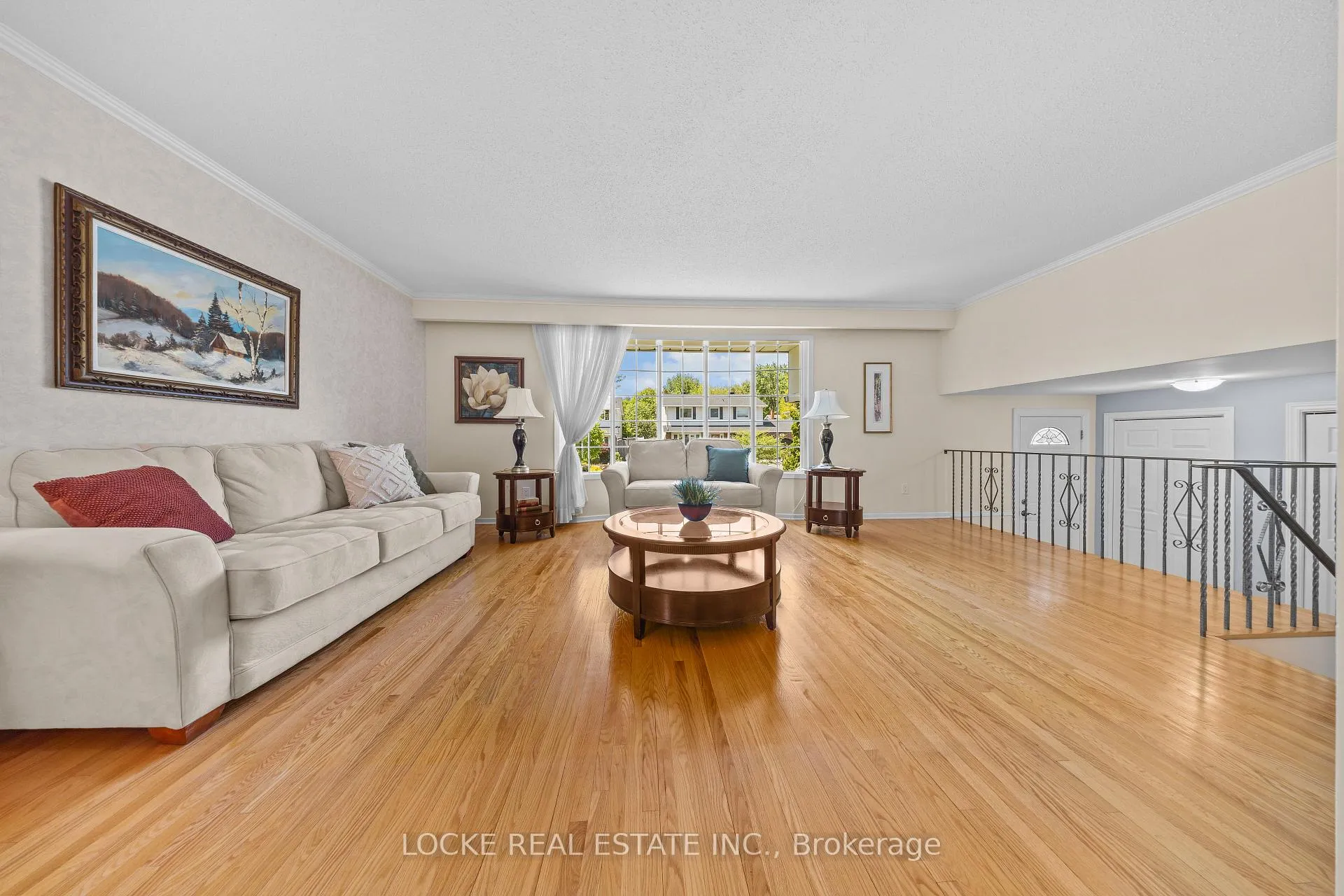 Photo 5 of 33 Eastpark Drive, Ottawa, Blackburn Hamlet — HOMEH