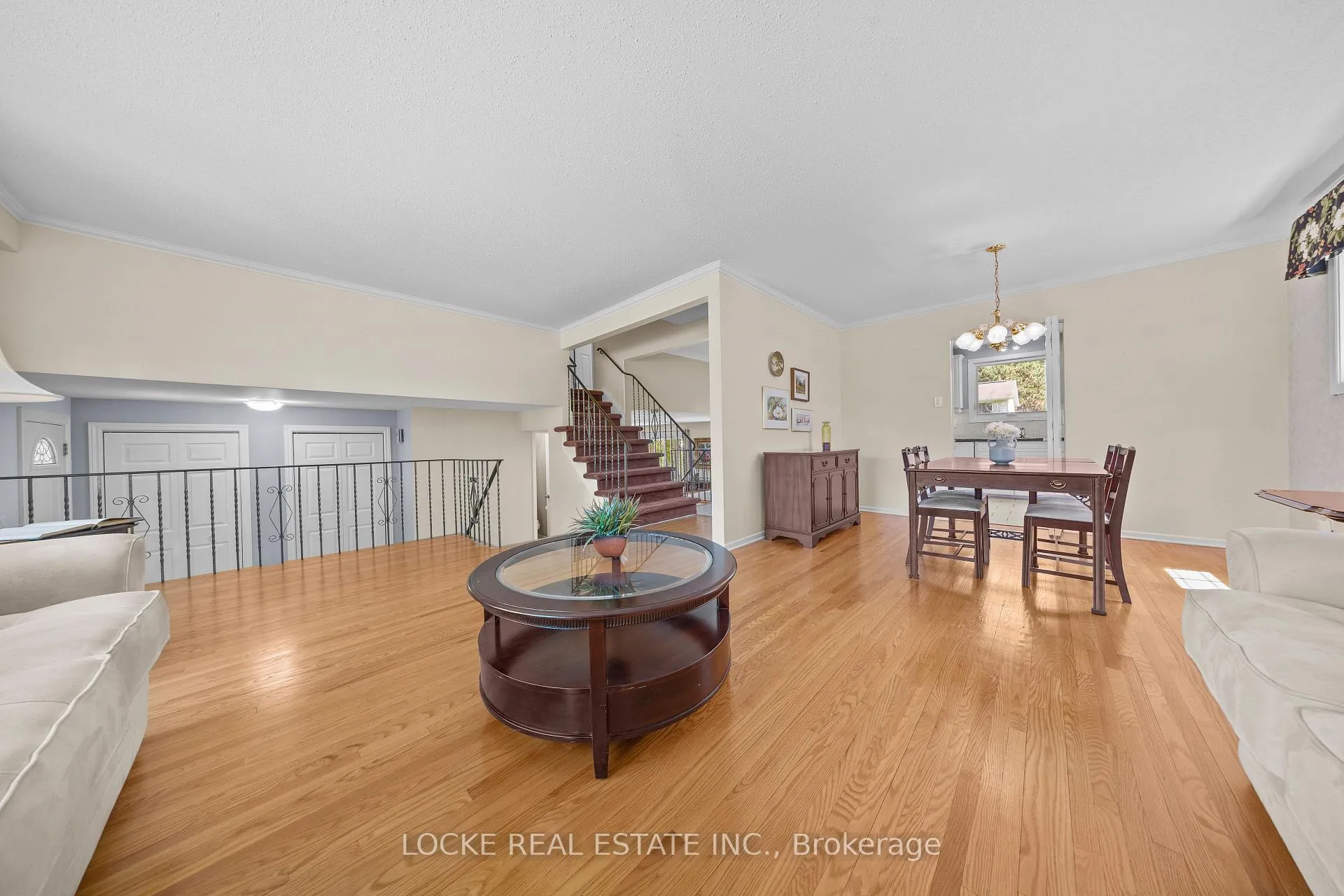 Photo 6 of 33 Eastpark Drive, Ottawa, Blackburn Hamlet — HOMEH