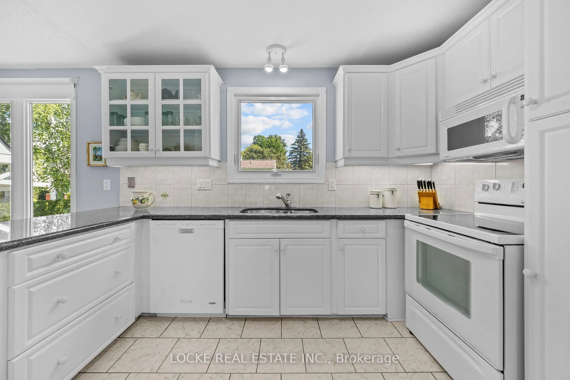 Photo 11 of 33 Eastpark Drive, Ottawa, Blackburn Hamlet — HOMEH