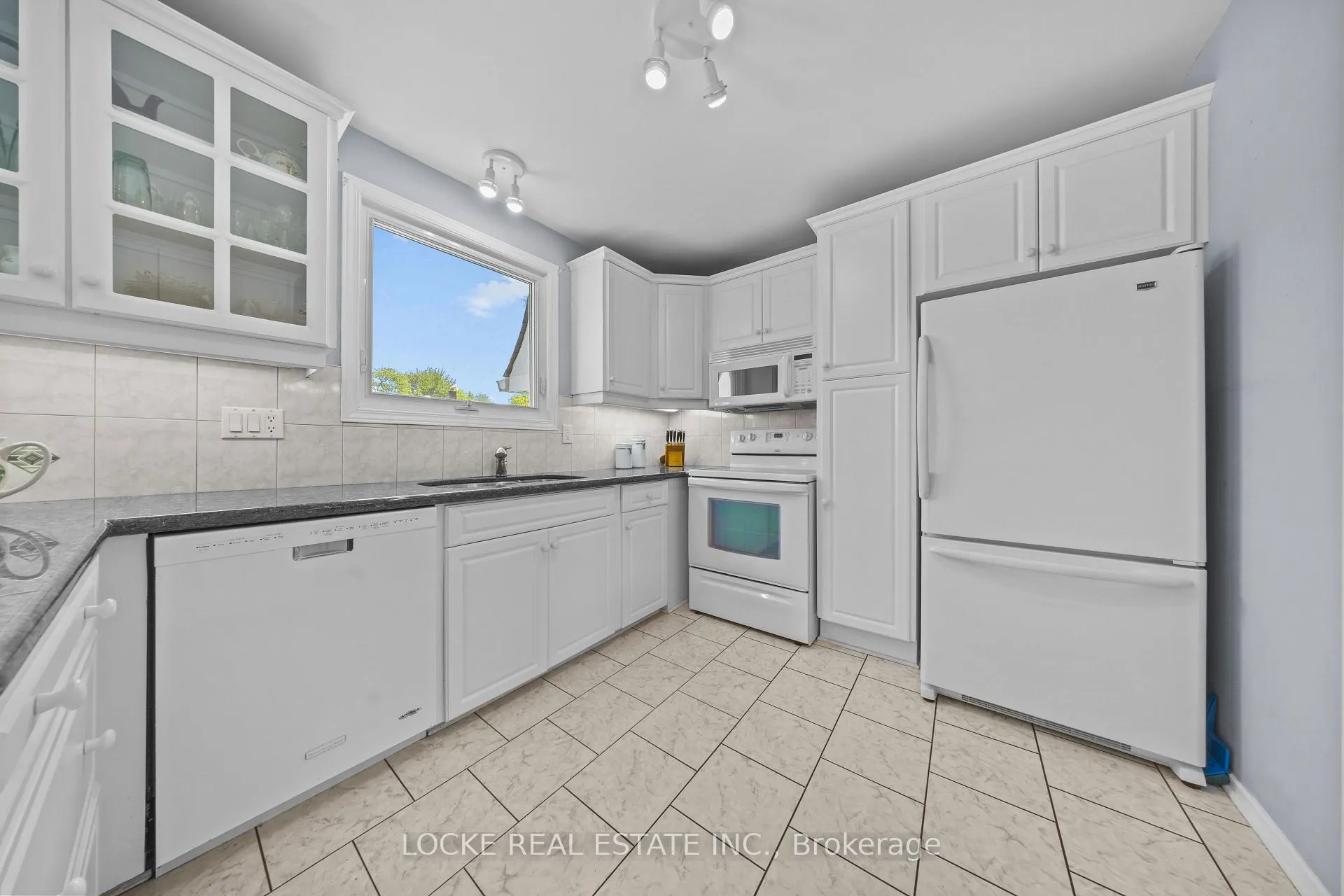 Photo 13 of 33 Eastpark Drive, Ottawa, Blackburn Hamlet — HOMEH
