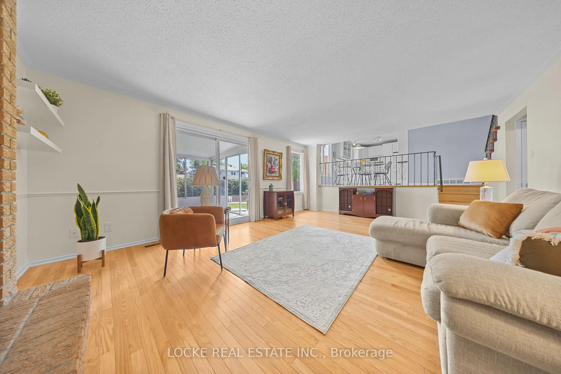 Photo 17 of 33 Eastpark Drive, Ottawa, Blackburn Hamlet — HOMEH