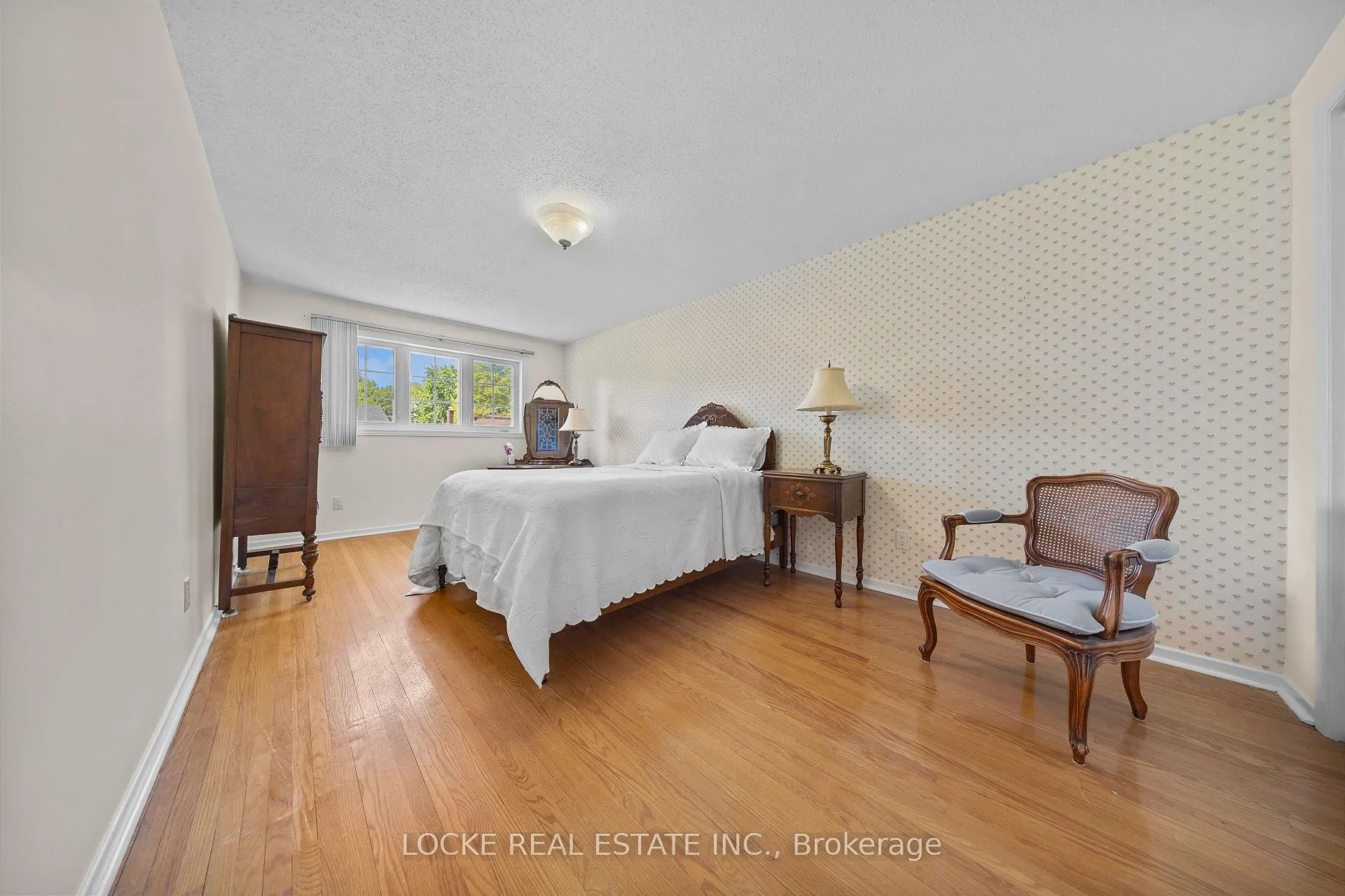 Photo 23 of 33 Eastpark Drive, Ottawa, Blackburn Hamlet — HOMEH