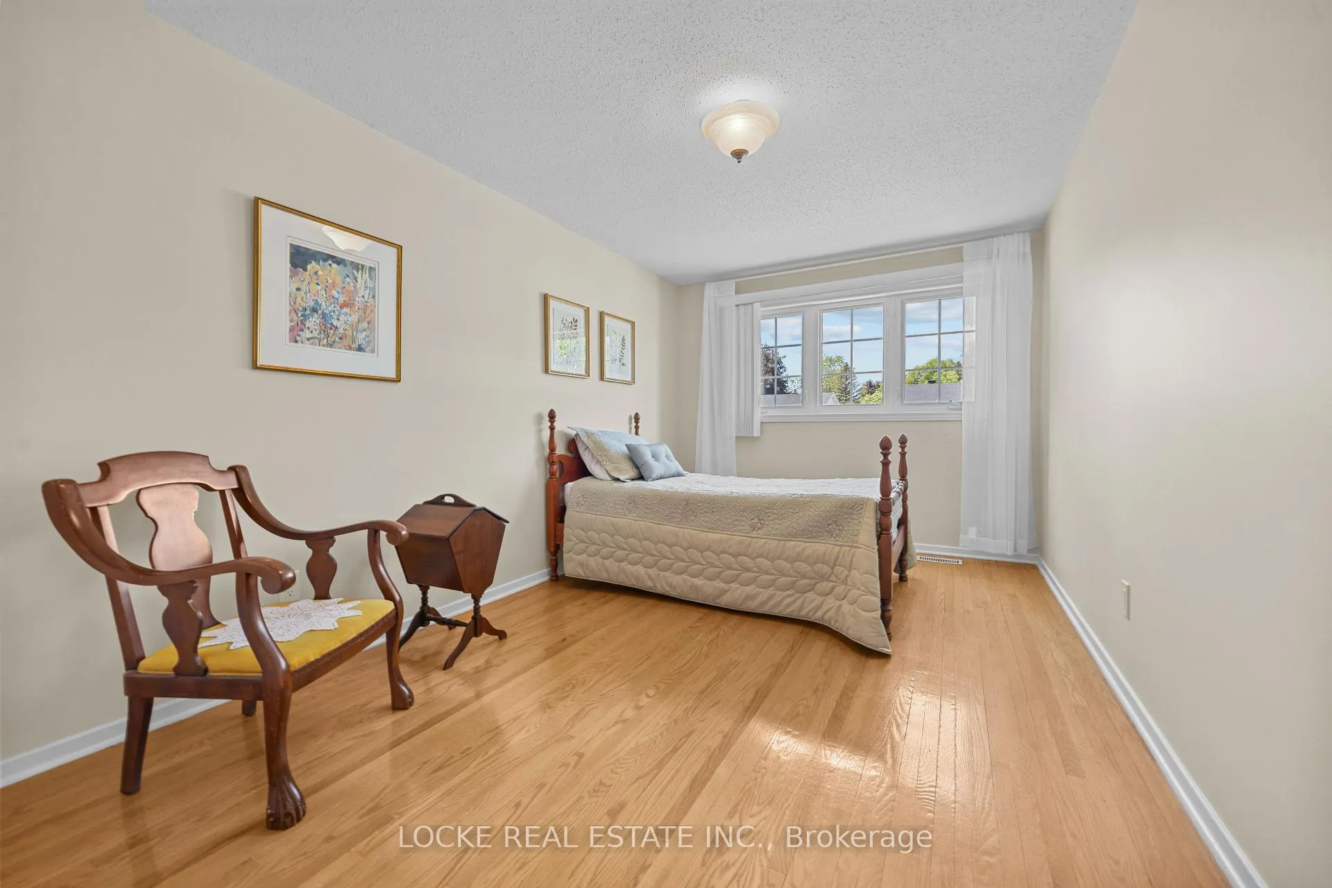 Photo 26 of 33 Eastpark Drive, Ottawa, Blackburn Hamlet — HOMEH