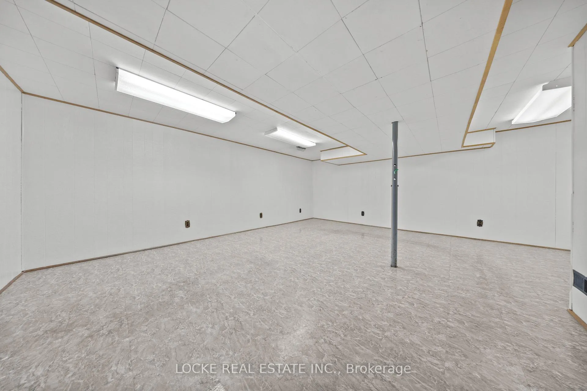 Photo 29 of 33 Eastpark Drive, Ottawa, Blackburn Hamlet — HOMEH