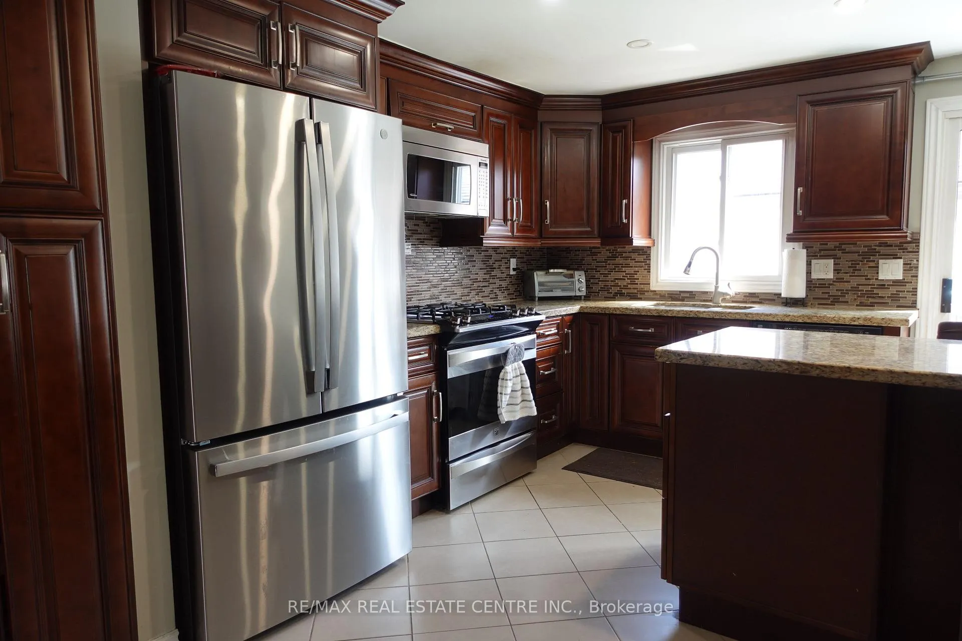 Photo 8 of 21 Maitland Drive, Barrie, Grove East — HOMEH