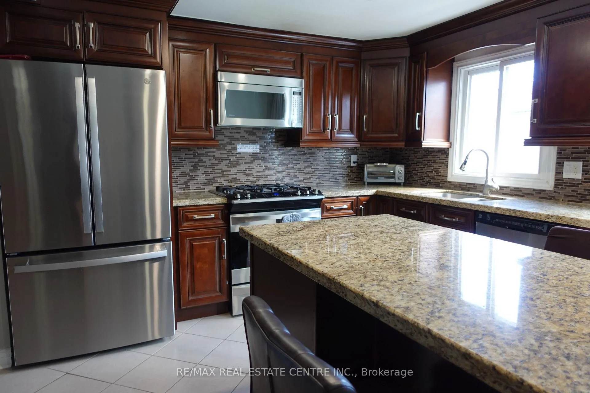 Photo 9 of 21 Maitland Drive, Barrie, Grove East — HOMEH