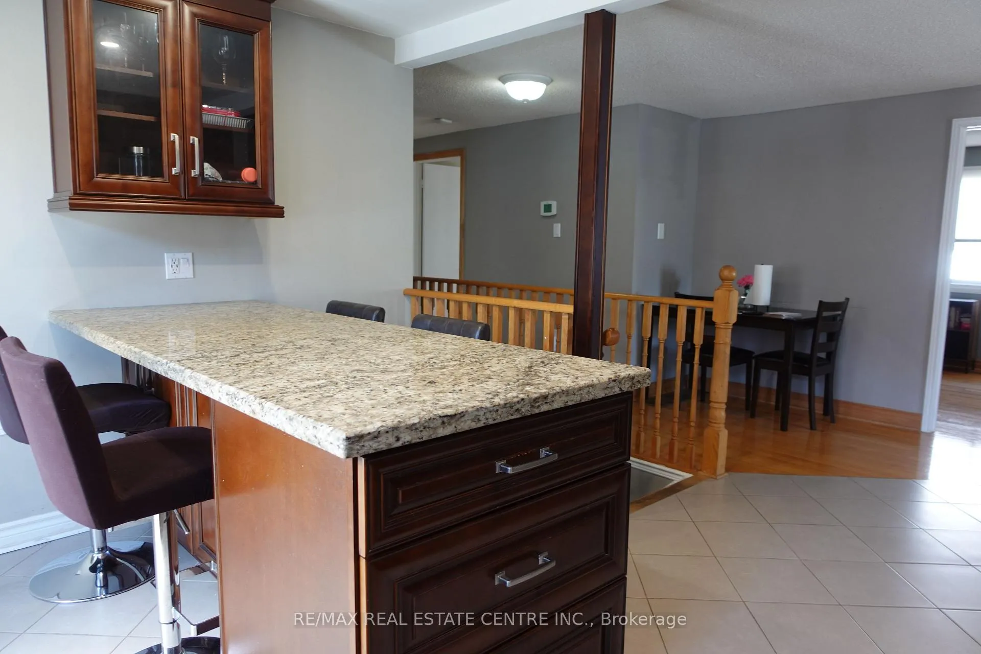Photo 10 of 21 Maitland Drive, Barrie, Grove East — HOMEH