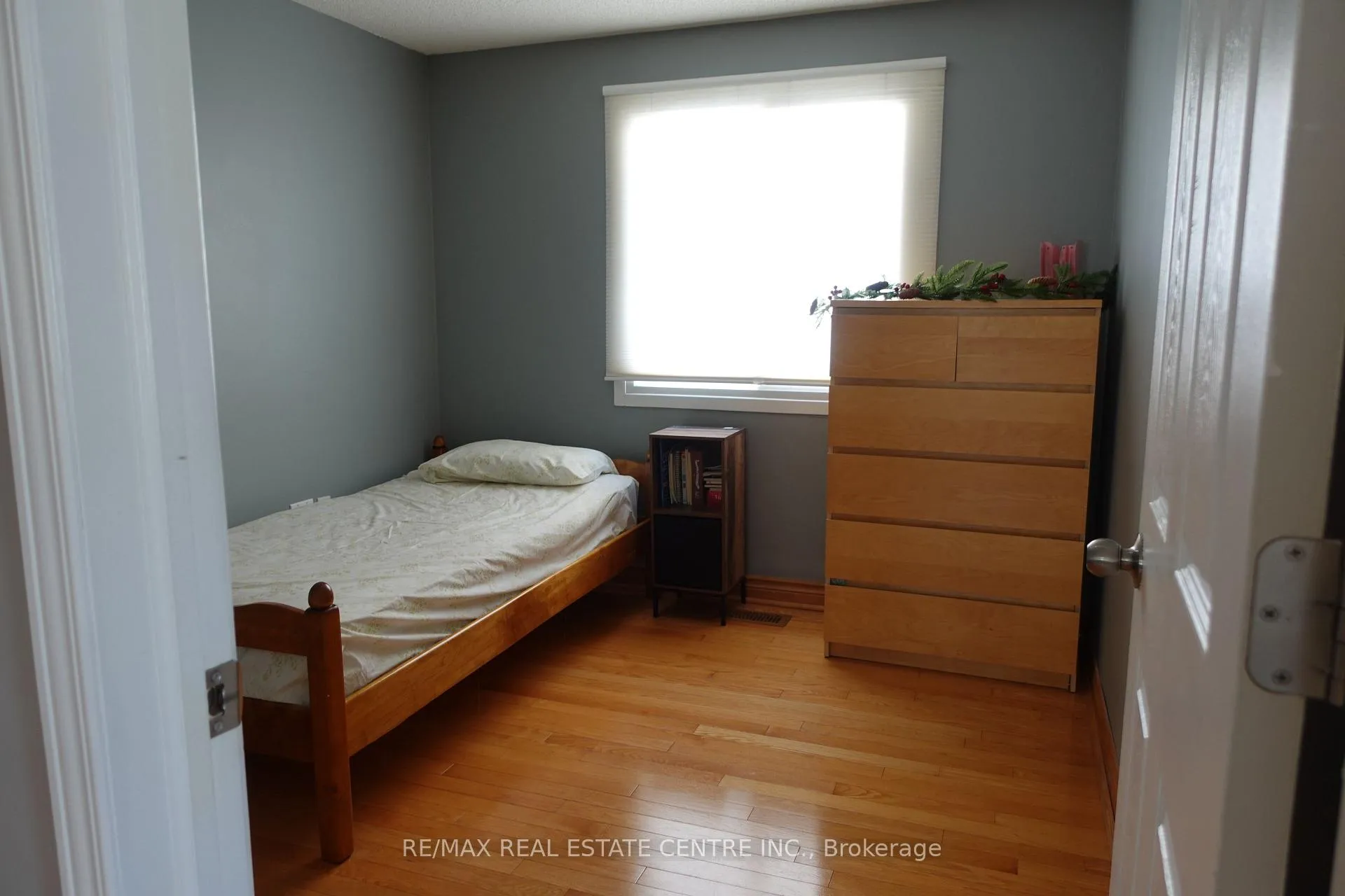 Photo 11 of 21 Maitland Drive, Barrie, Grove East — HOMEH