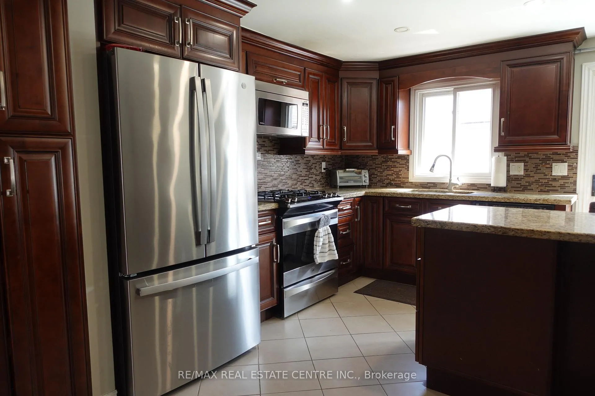 Photo 13 of 21 Maitland Drive, Barrie, Grove East — HOMEH