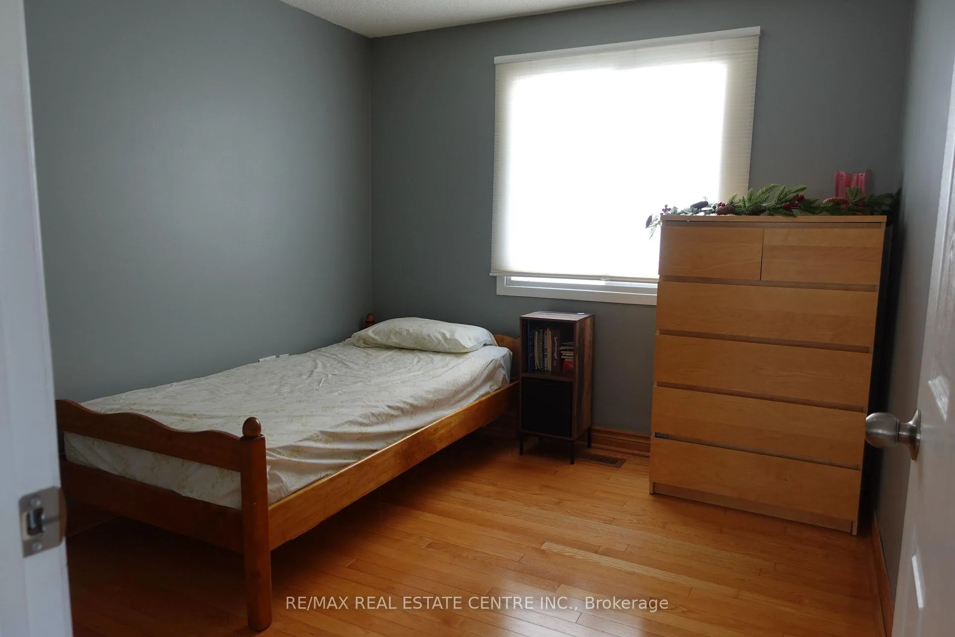 Photo 15 of 21 Maitland Drive, Barrie, Grove East — HOMEH