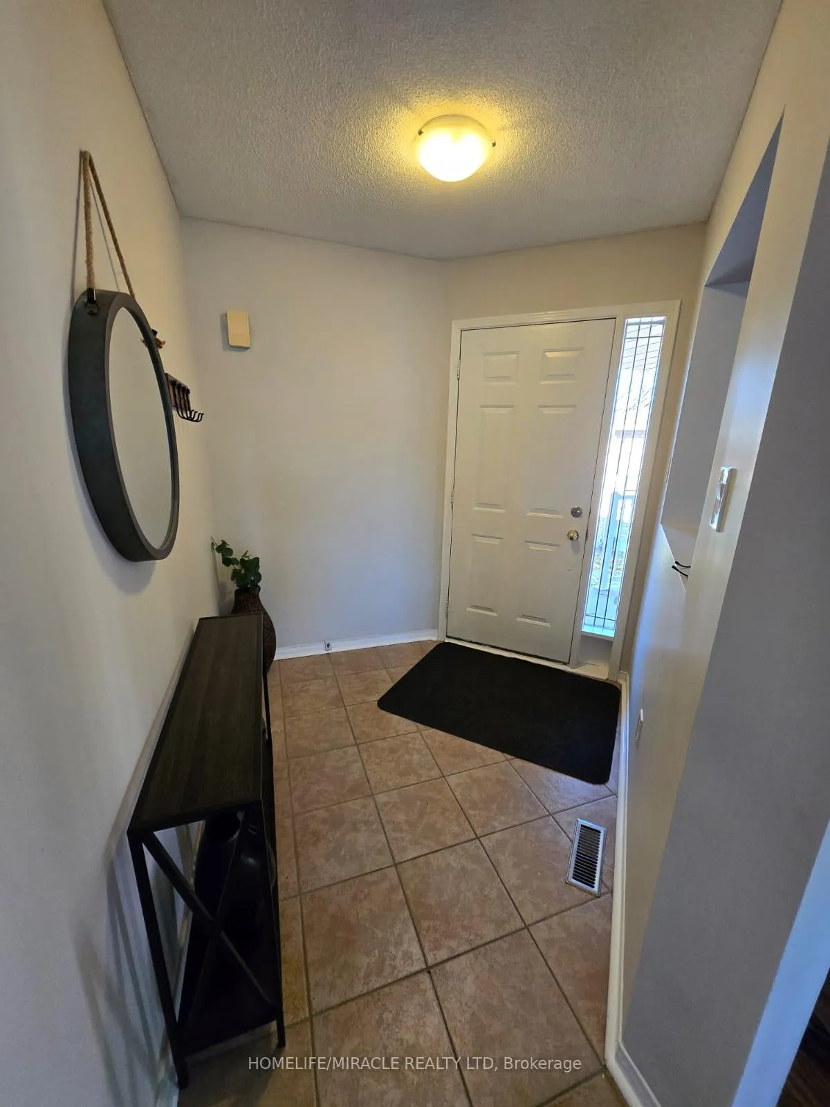 Photo 4 of 29 Nicholson Drive, Barrie, Ardagh — HOMEH