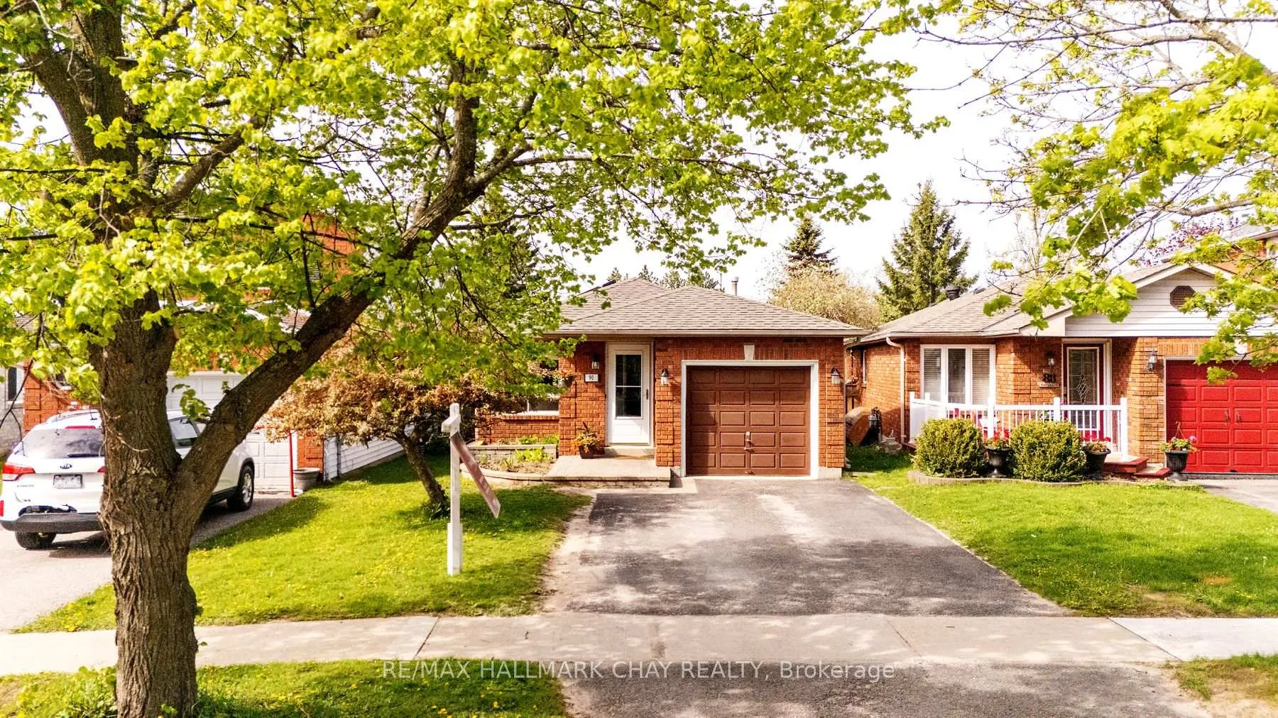 Photo 2 of 90 Laidlaw Drive, Barrie, West Bayfield — HOMEH