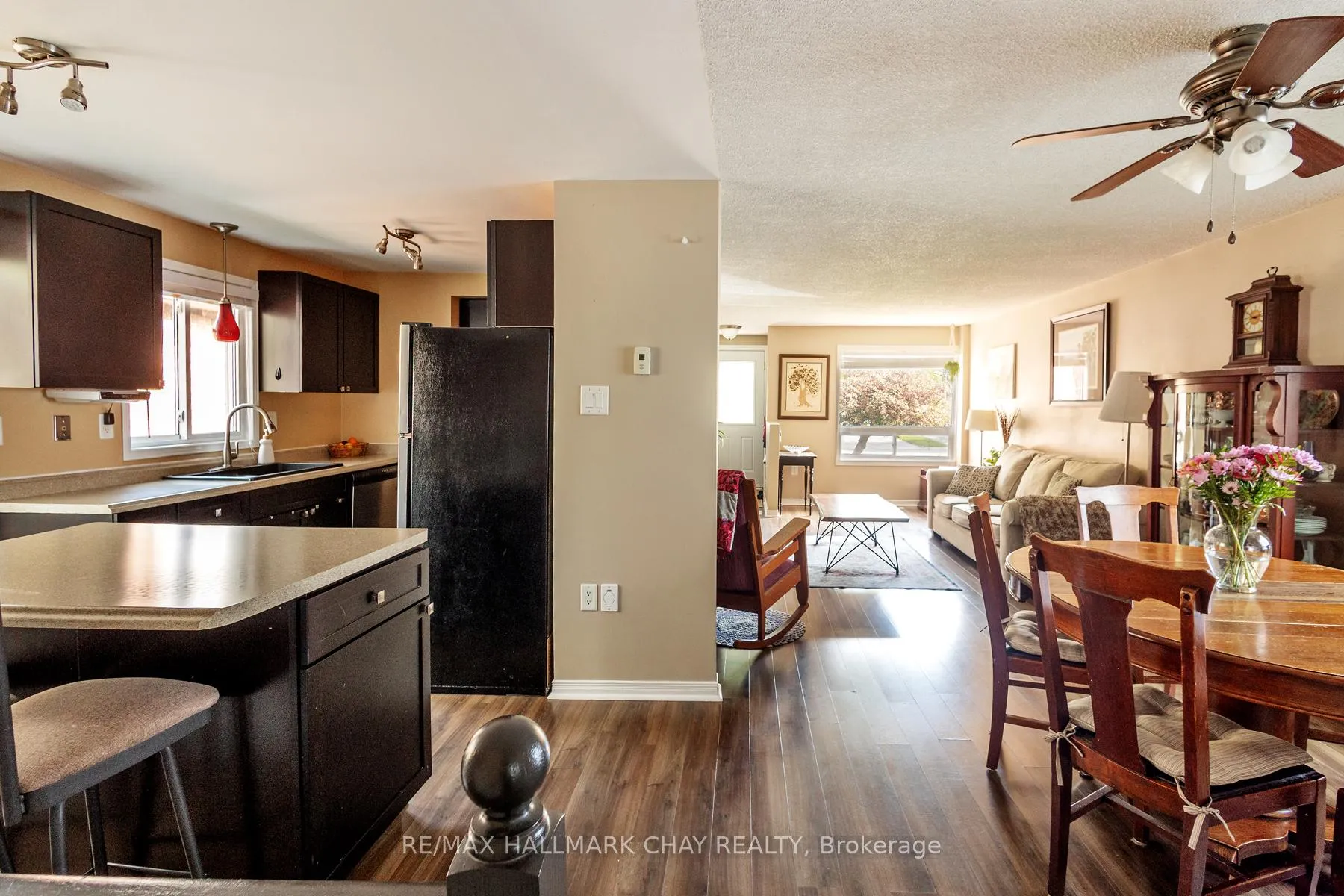 Photo 7 of 90 Laidlaw Drive, Barrie, West Bayfield — HOMEH