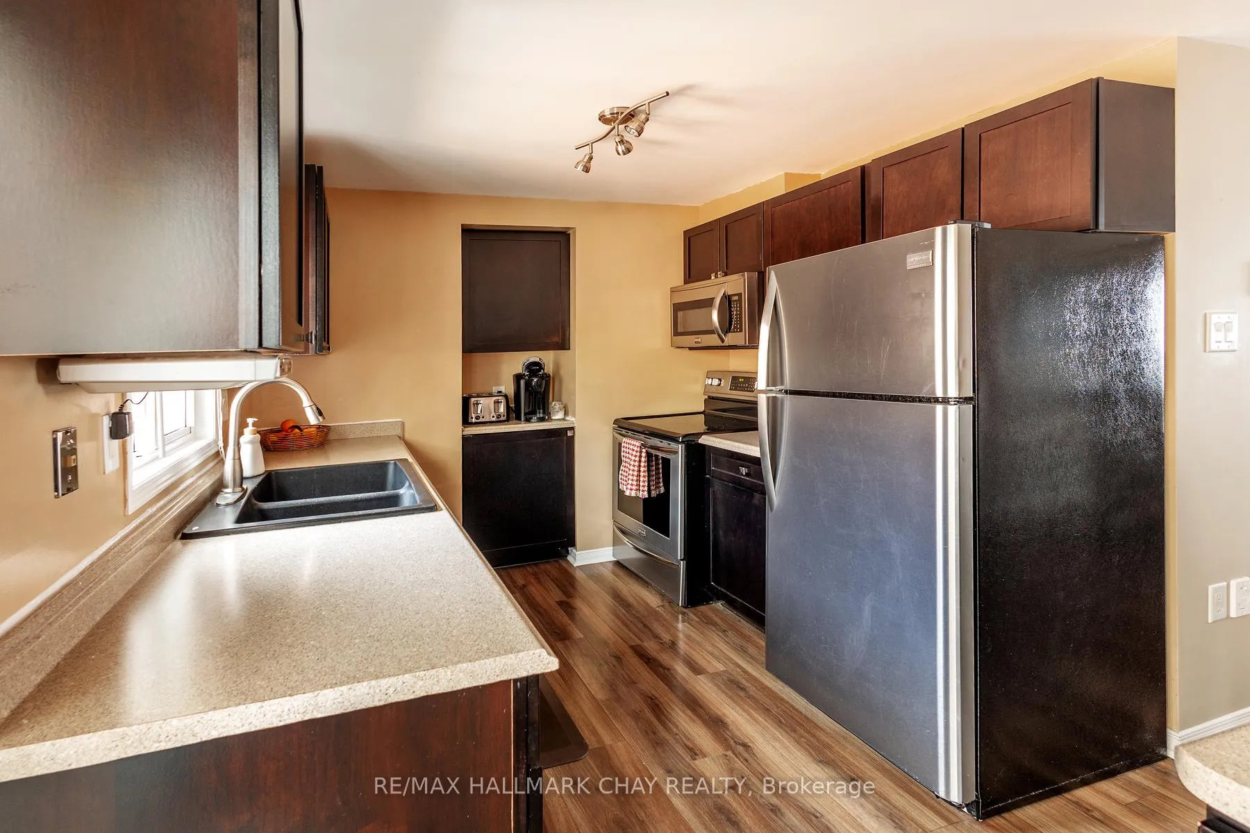 Photo 10 of 90 Laidlaw Drive, Barrie, West Bayfield — HOMEH