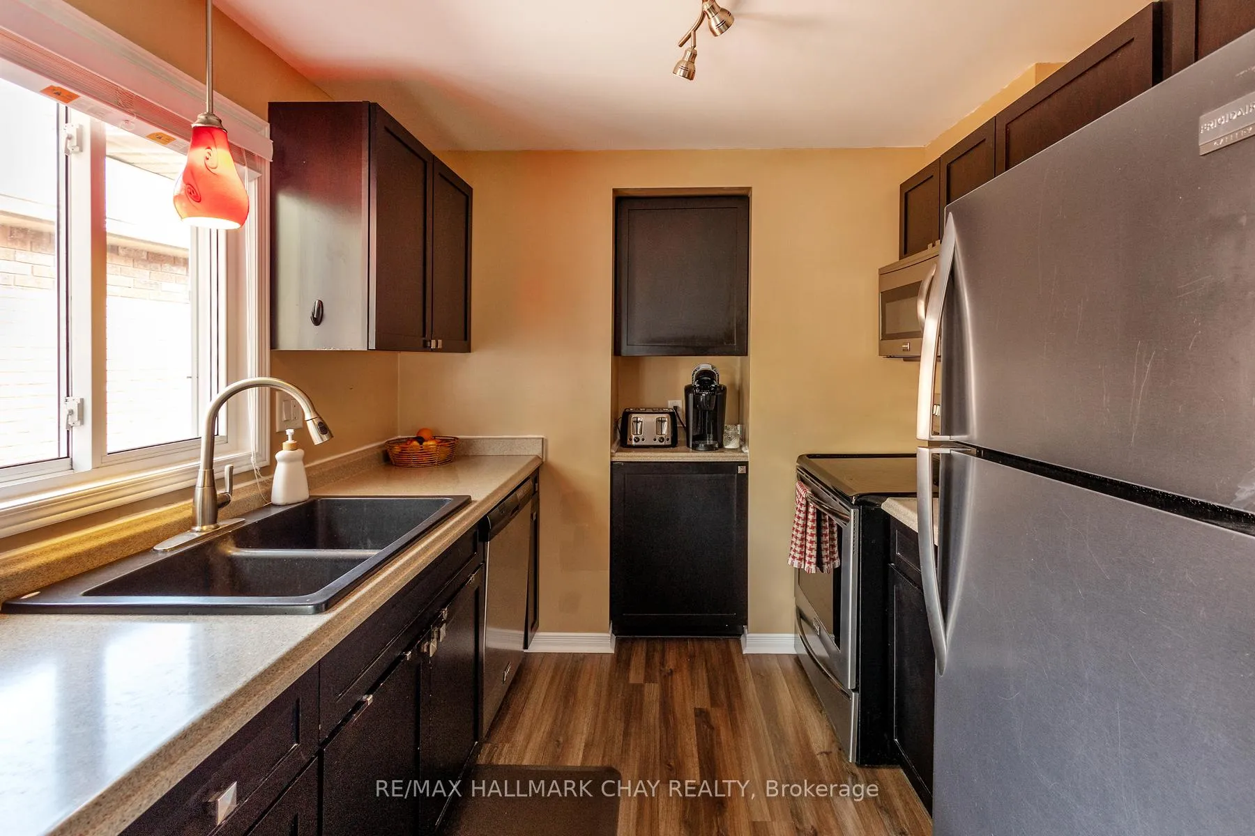 Photo 12 of 90 Laidlaw Drive, Barrie, West Bayfield — HOMEH