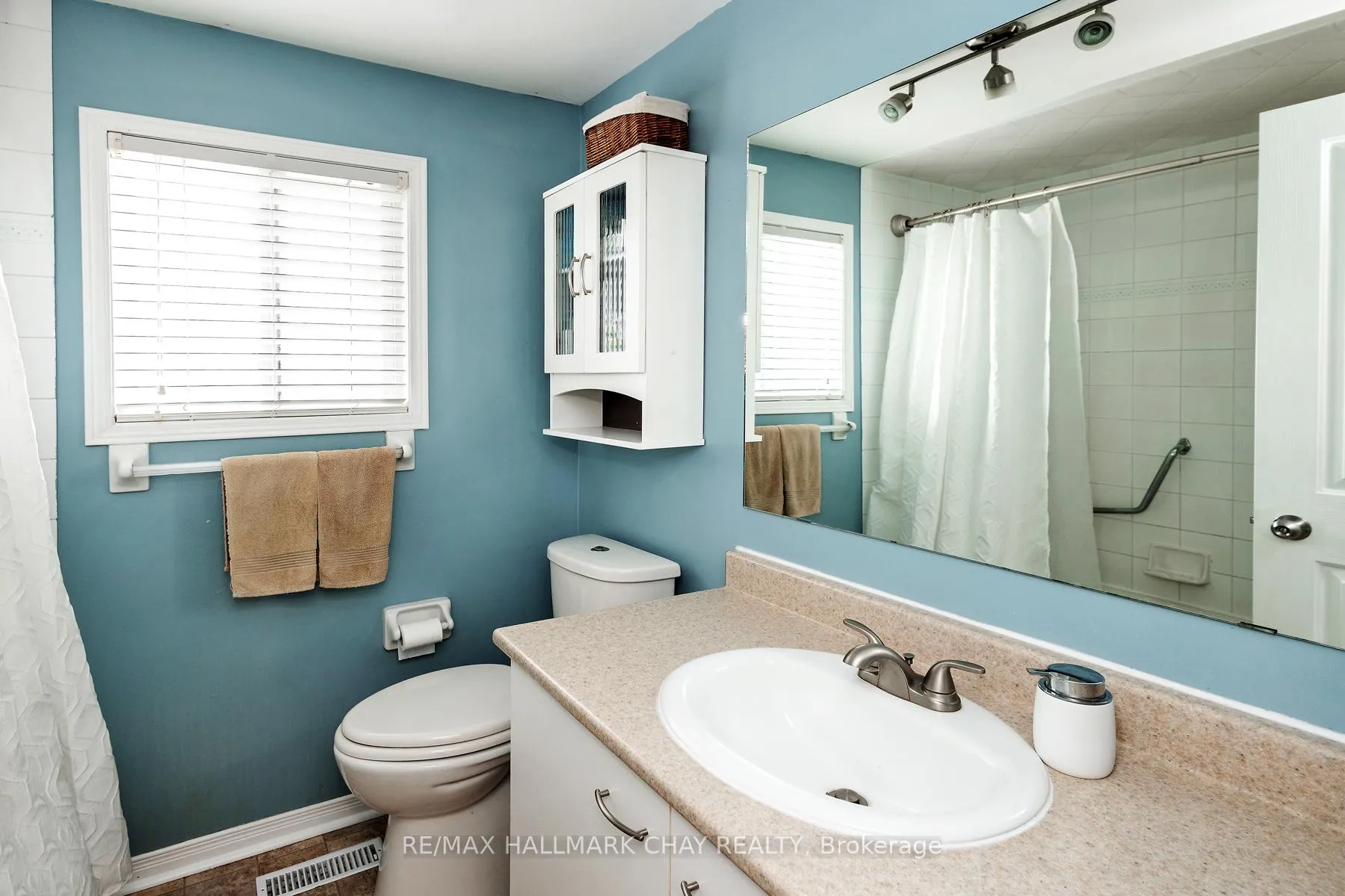 Photo 14 of 90 Laidlaw Drive, Barrie, West Bayfield — HOMEH