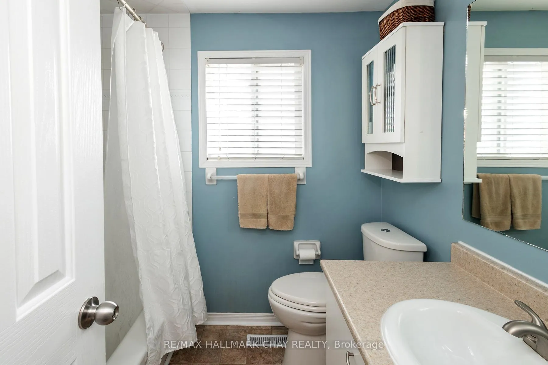 Photo 15 of 90 Laidlaw Drive, Barrie, West Bayfield — HOMEH