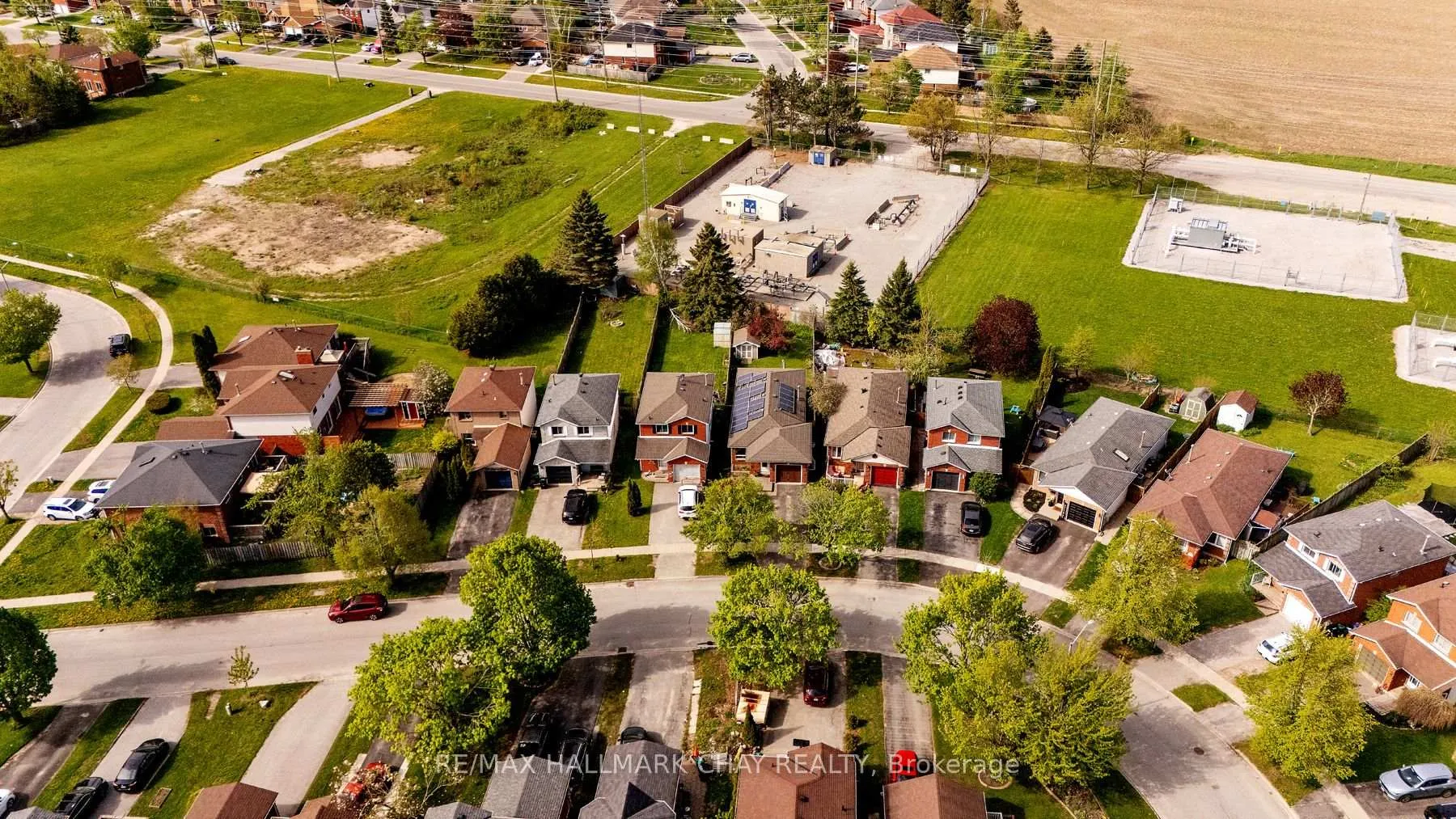 Photo 37 of 90 Laidlaw Drive, Barrie, West Bayfield — HOMEH