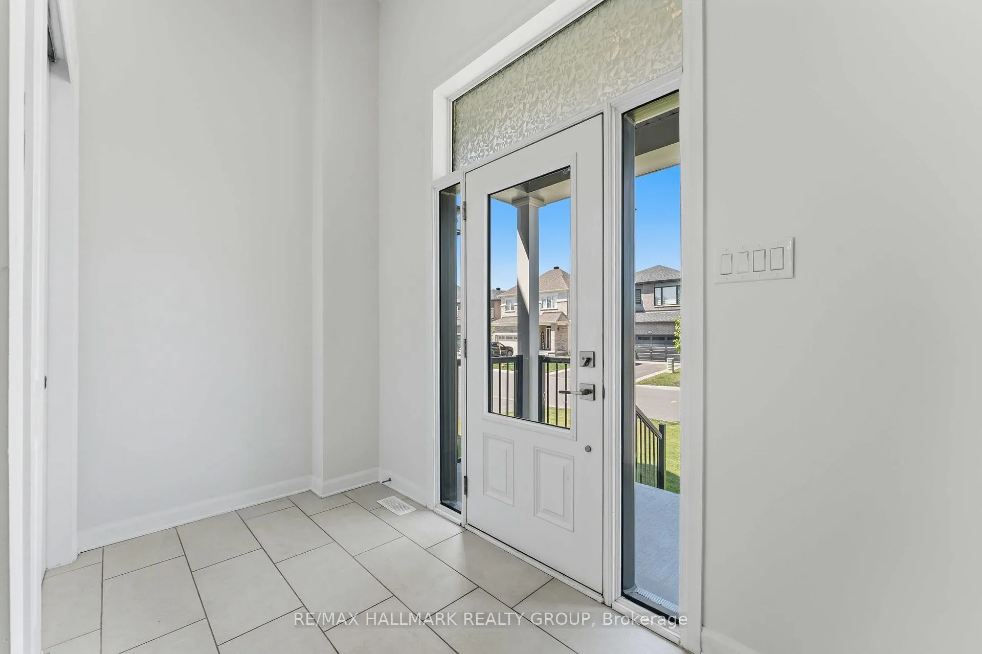 Photo 2 of 1014 Jubilation Court, Ottawa, Avalon East — HOMEH