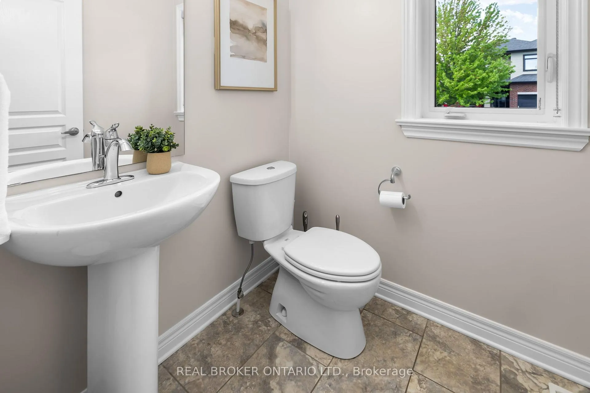 Photo 5 of 18 Bryce Court, Carleton Place — HOMEH