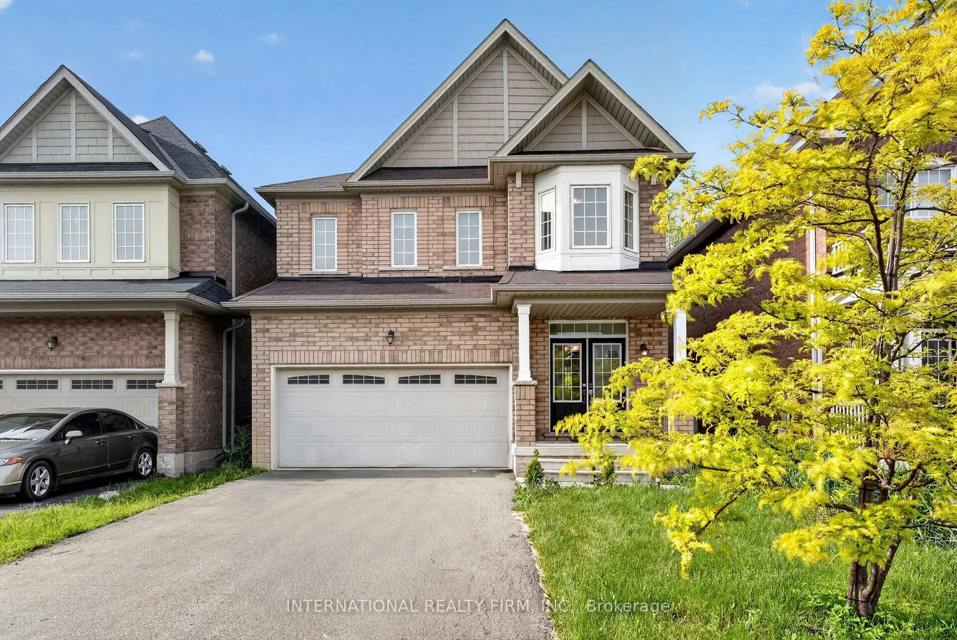 Photo 2 of 7785 Hackberry Trail, Niagara Falls, Brown — HOMEH