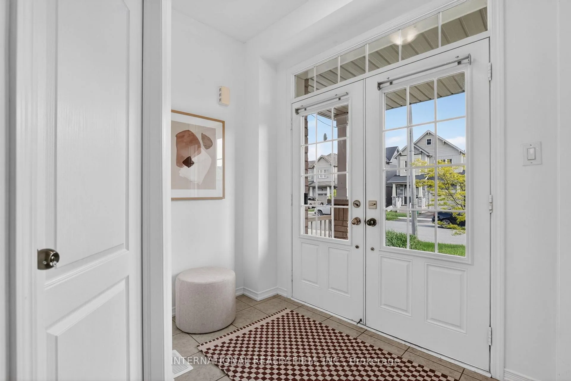 Photo 5 of 7785 Hackberry Trail, Niagara Falls, Brown — HOMEH