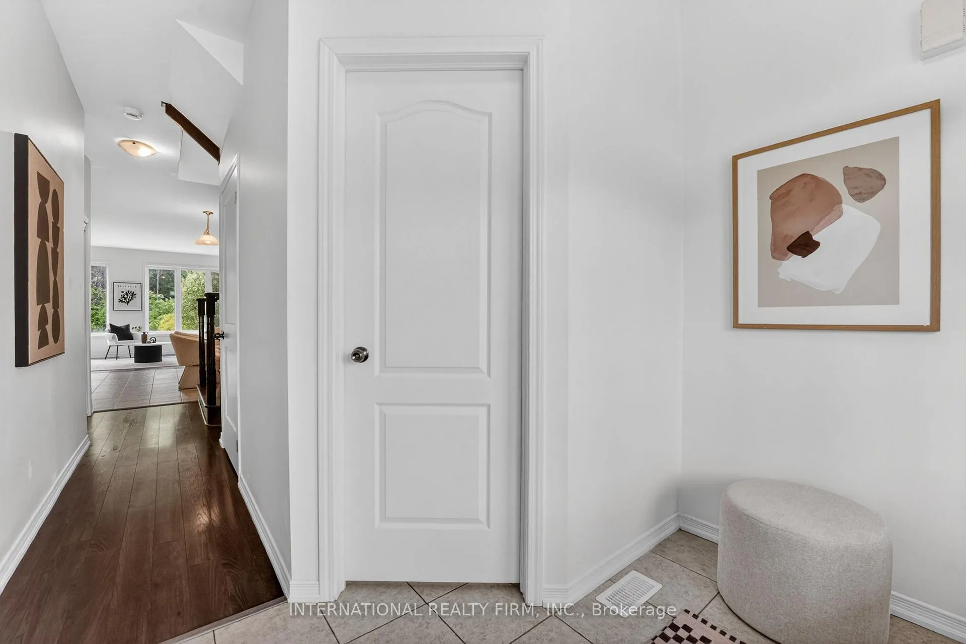 Photo 7 of 7785 Hackberry Trail, Niagara Falls, Brown — HOMEH