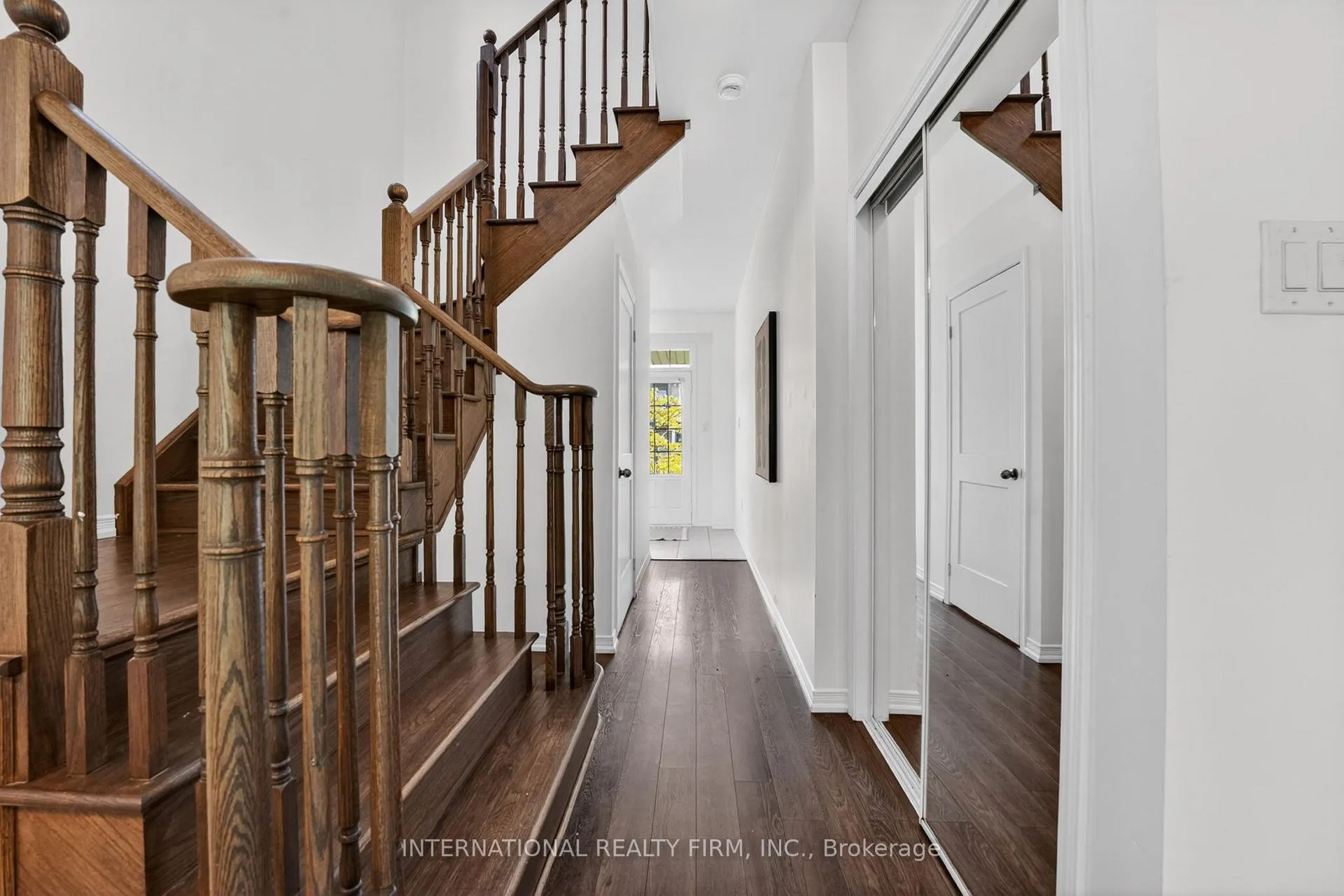 Photo 9 of 7785 Hackberry Trail, Niagara Falls, Brown — HOMEH