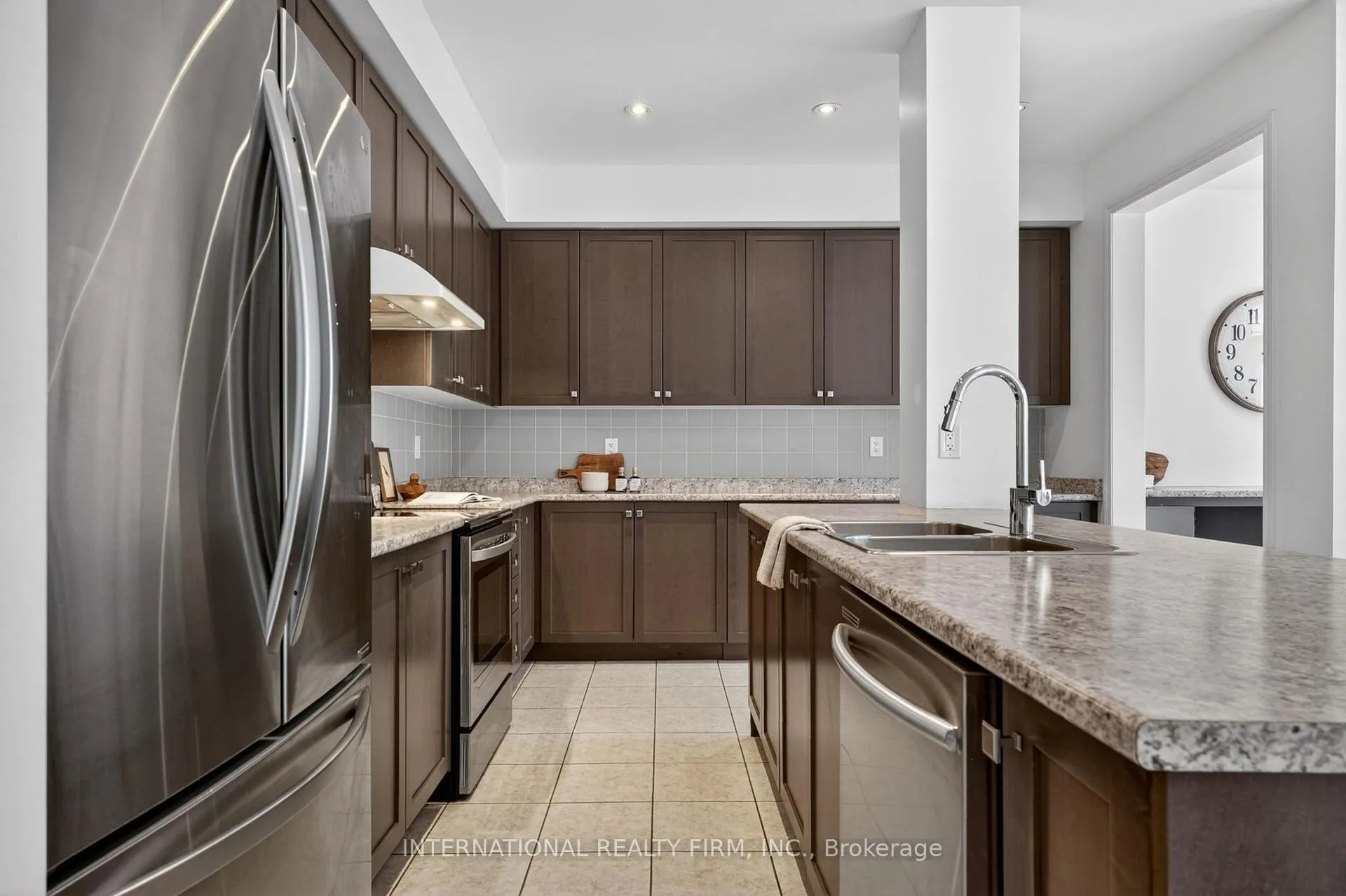Photo 18 of 7785 Hackberry Trail, Niagara Falls, Brown — HOMEH