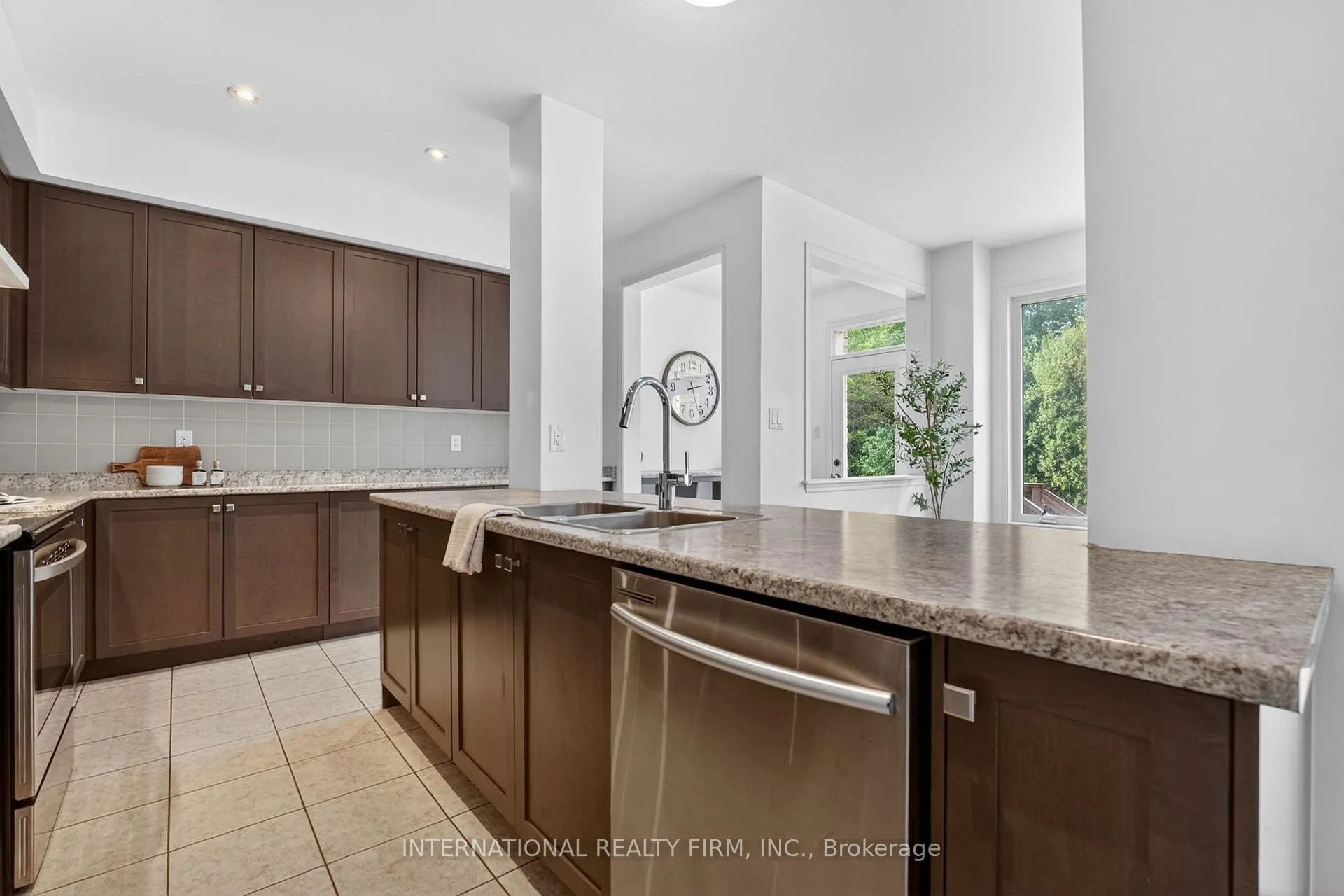 Photo 19 of 7785 Hackberry Trail, Niagara Falls, Brown — HOMEH