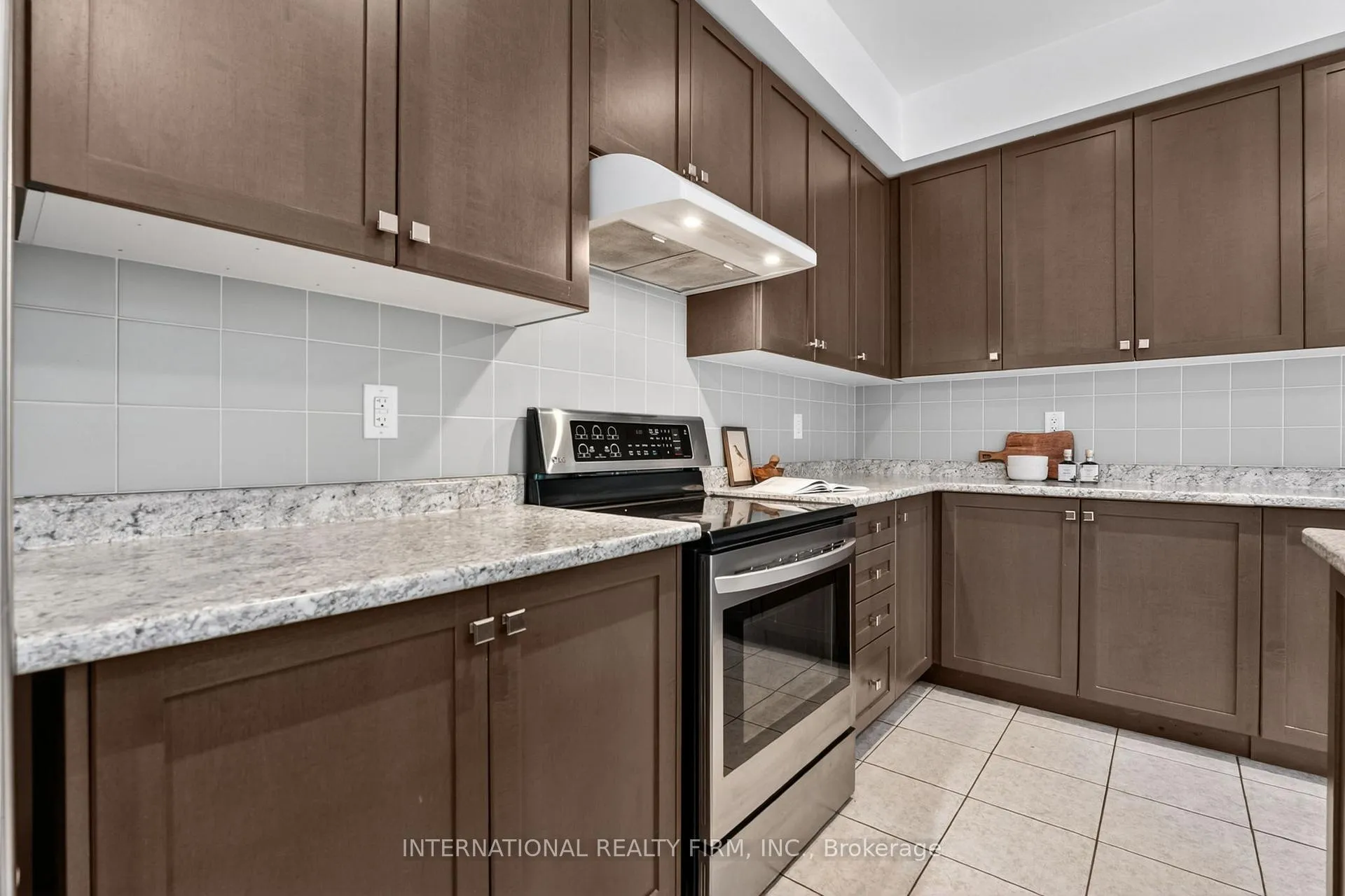 Photo 20 of 7785 Hackberry Trail, Niagara Falls, Brown — HOMEH