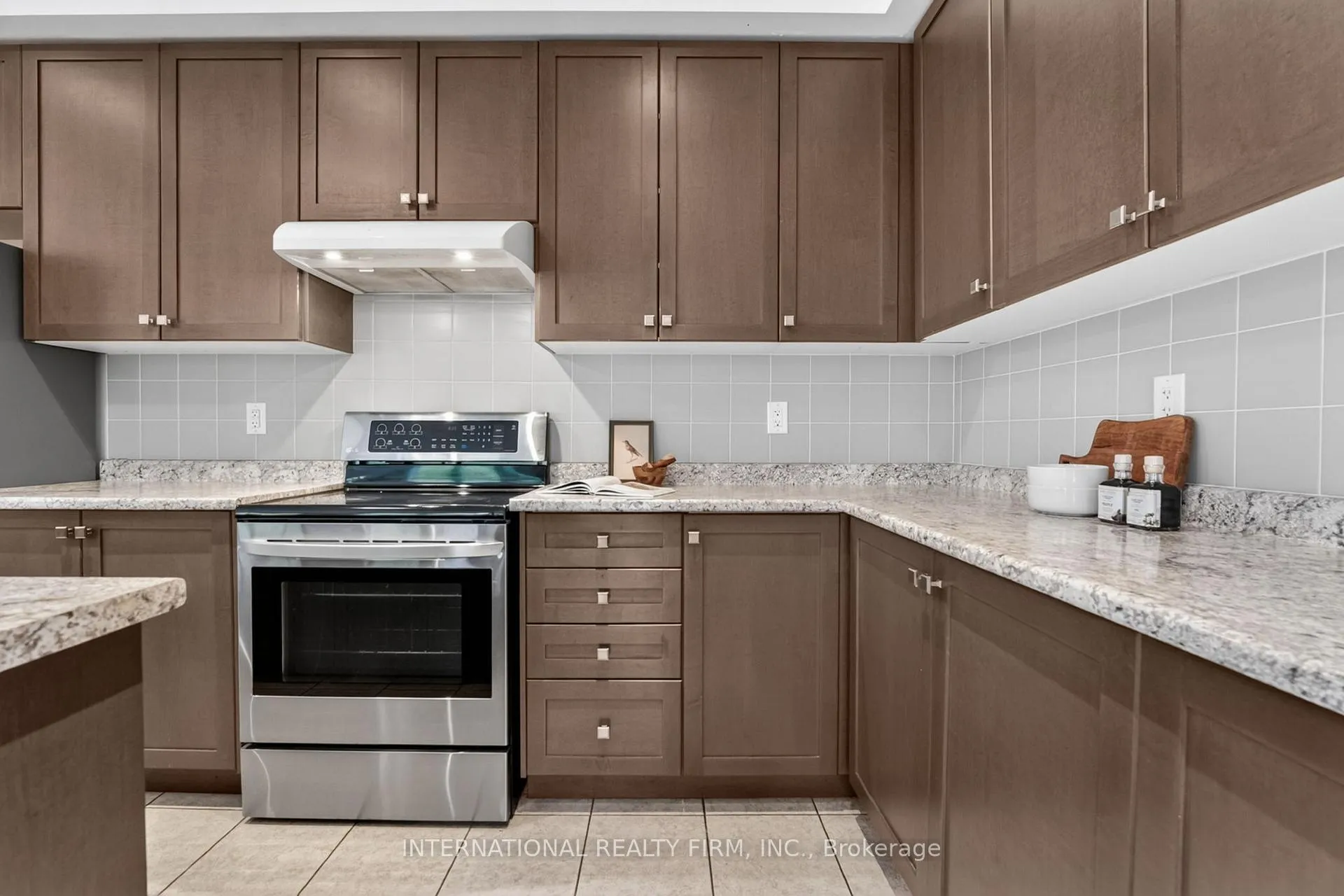 Photo 22 of 7785 Hackberry Trail, Niagara Falls, Brown — HOMEH