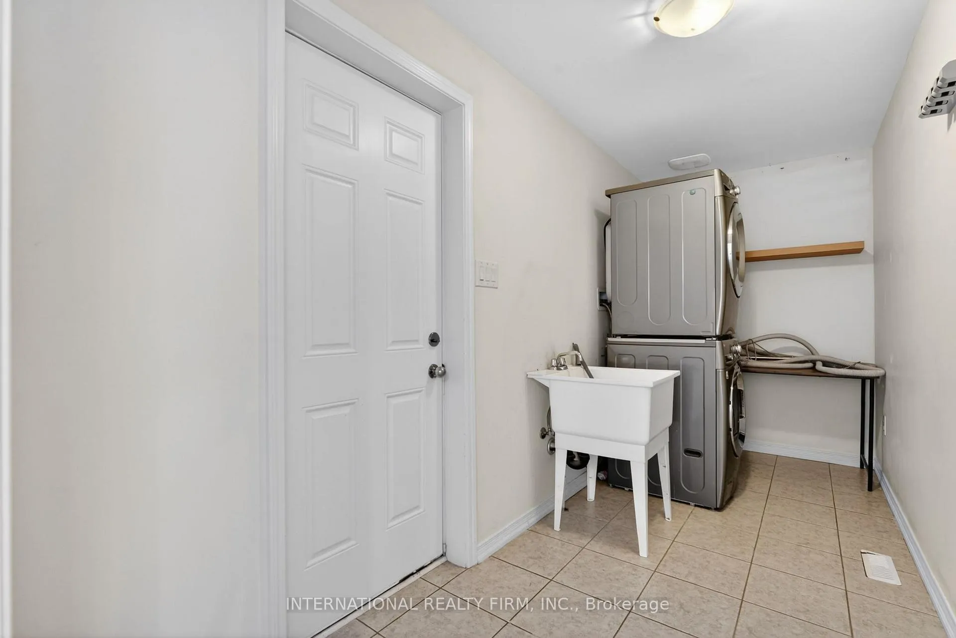 Photo 23 of 7785 Hackberry Trail, Niagara Falls, Brown — HOMEH