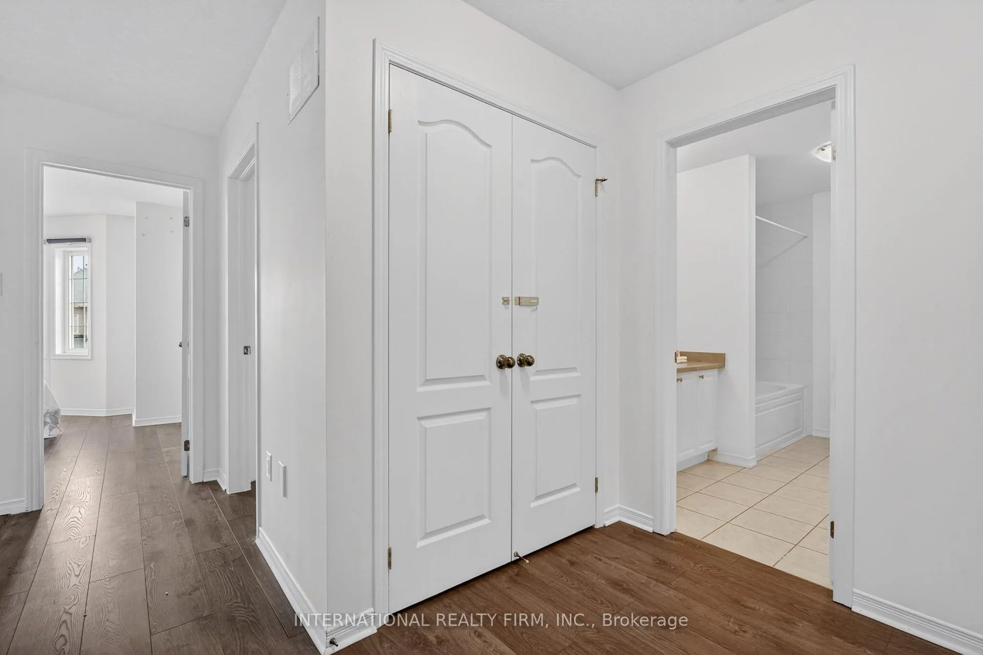 Photo 26 of 7785 Hackberry Trail, Niagara Falls, Brown — HOMEH