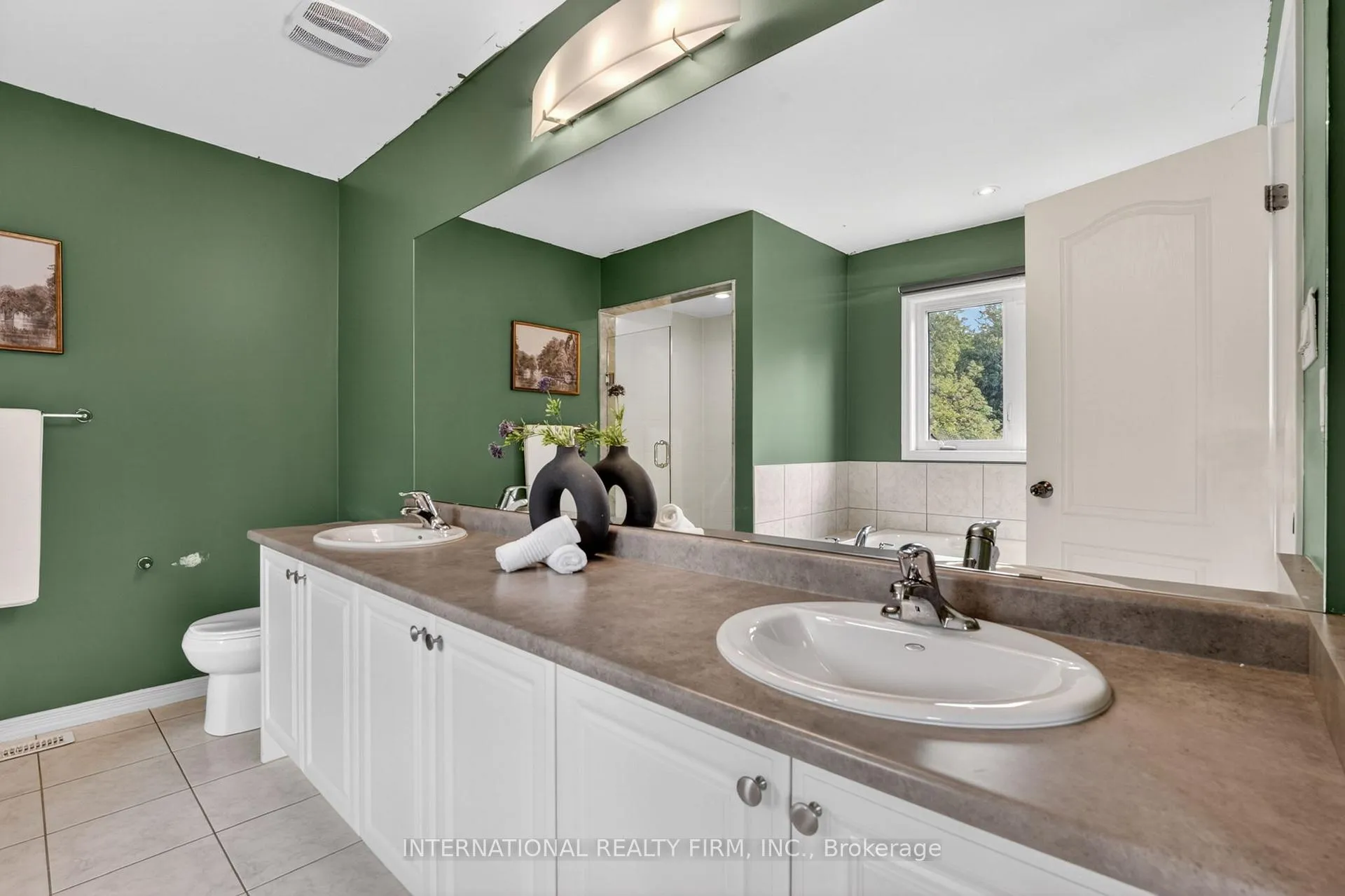 Photo 40 of 7785 Hackberry Trail, Niagara Falls, Brown — HOMEH