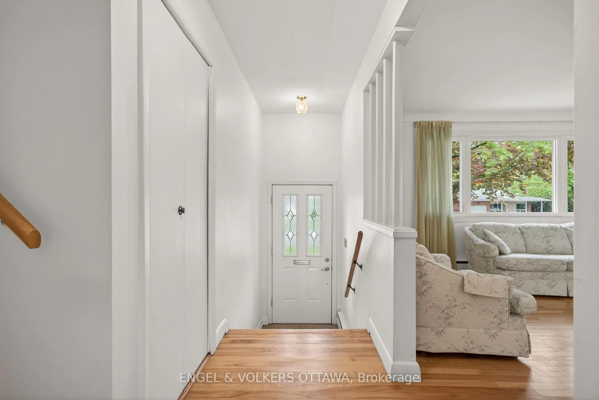 Photo 2 of 1166 Castle Hill Crescent, Ottawa, Copeland Park — HOMEH