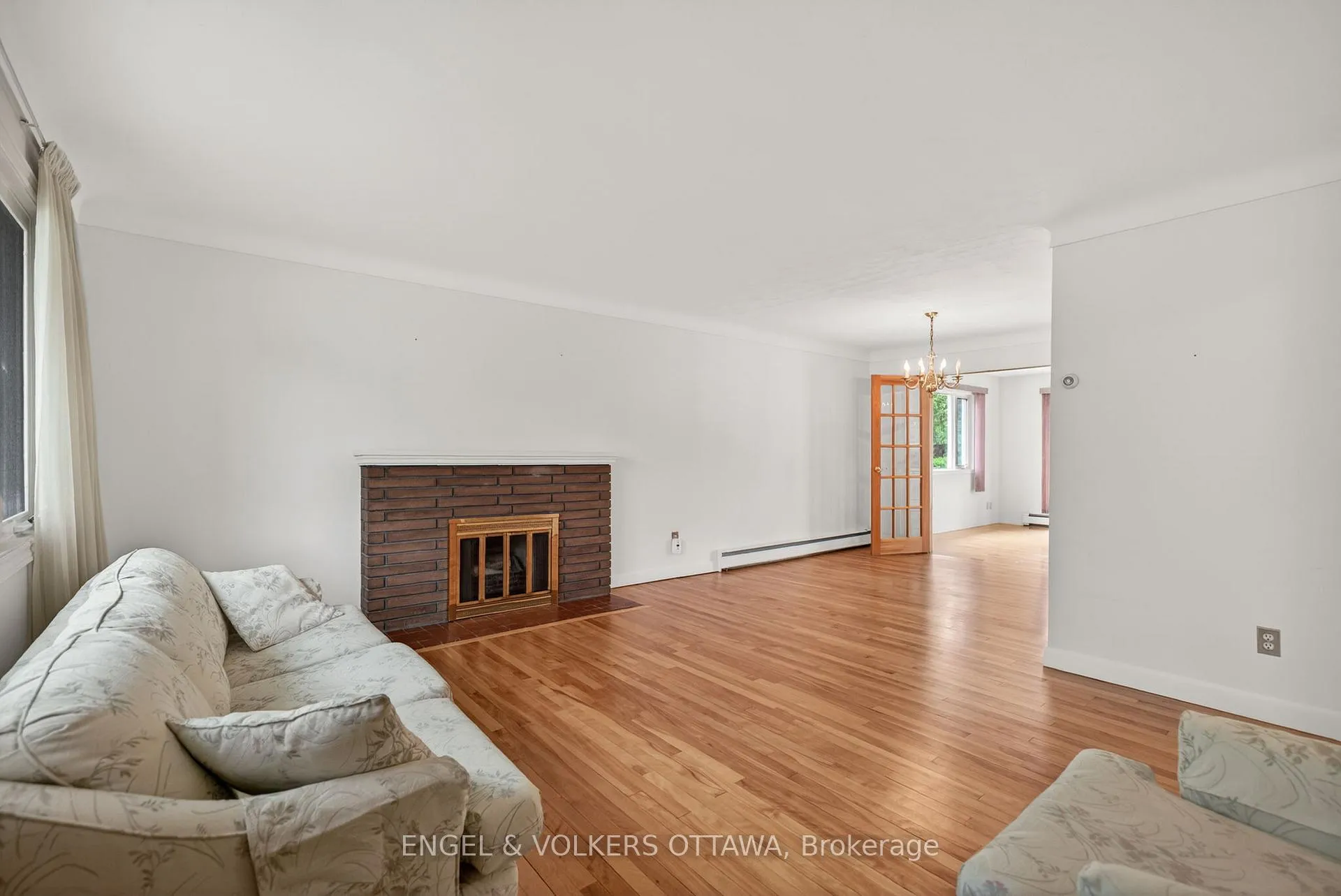 Photo 4 of 1166 Castle Hill Crescent, Ottawa, Copeland Park — HOMEH