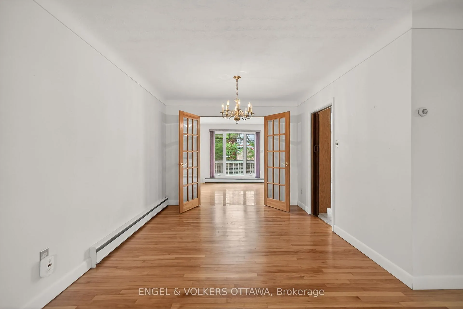Photo 7 of 1166 Castle Hill Crescent, Ottawa, Copeland Park — HOMEH