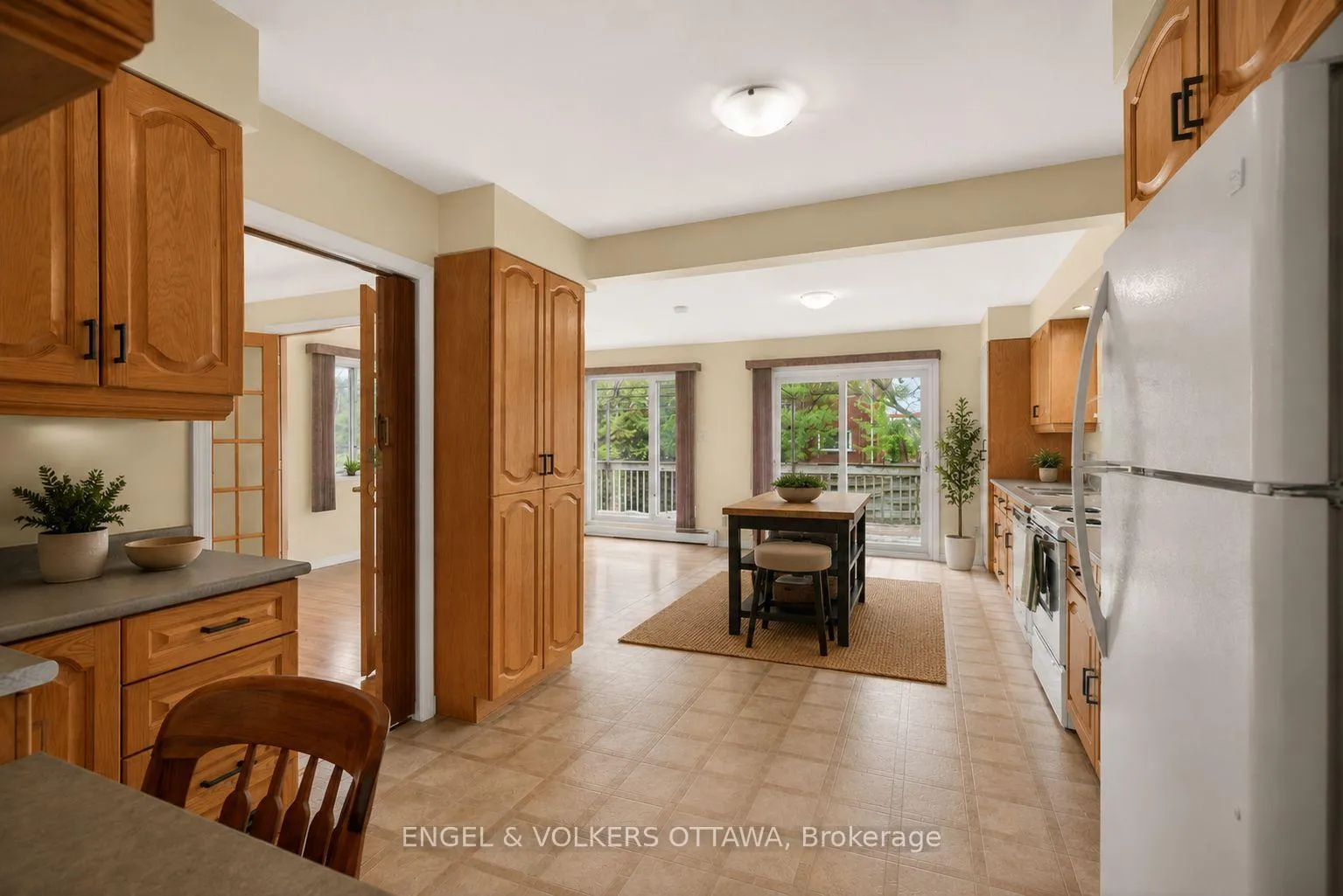 Photo 12 of 1166 Castle Hill Crescent, Ottawa, Copeland Park — HOMEH