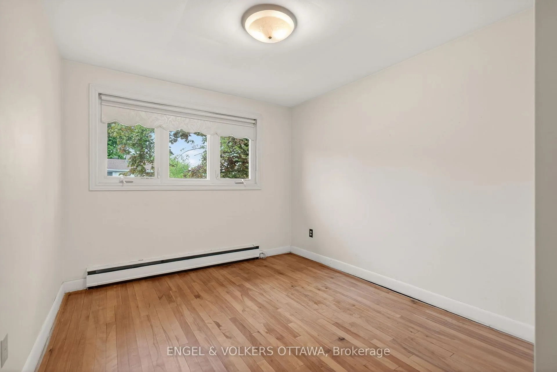 Photo 16 of 1166 Castle Hill Crescent, Ottawa, Copeland Park — HOMEH