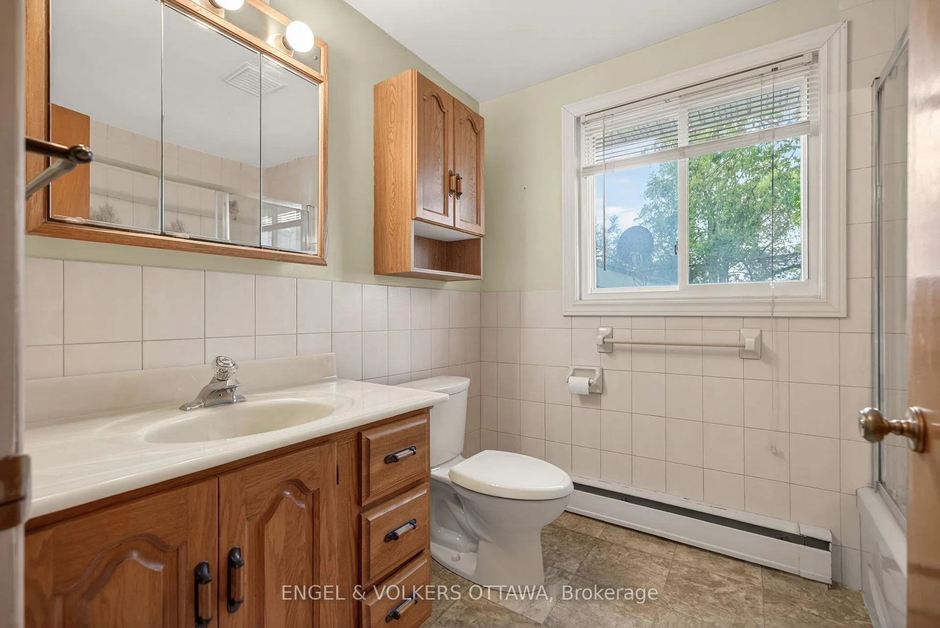 Photo 17 of 1166 Castle Hill Crescent, Ottawa, Copeland Park — HOMEH